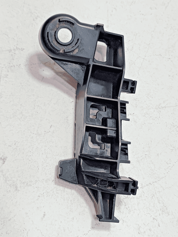 TOYOTA CAMRY REAR LEFT DRIVER LH TAILLIGHT MOUNT BRACKET SUPPORT OEM 2018 - 2024