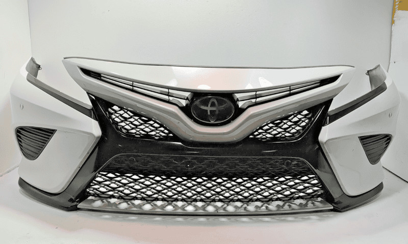 TOYOTA CAMRY 2018-2020 SE XSE FRONT BUMPER COVER & GRILLE MOLDING OEM WHITE 2PS