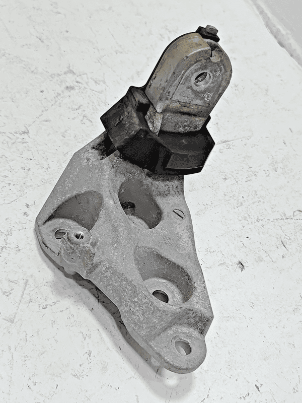 TOYOTA CAMRY 2.5l FWD ENGINE MOTOR REAR MOUNT BRACKET SUPPORT 2018-2024 OEM