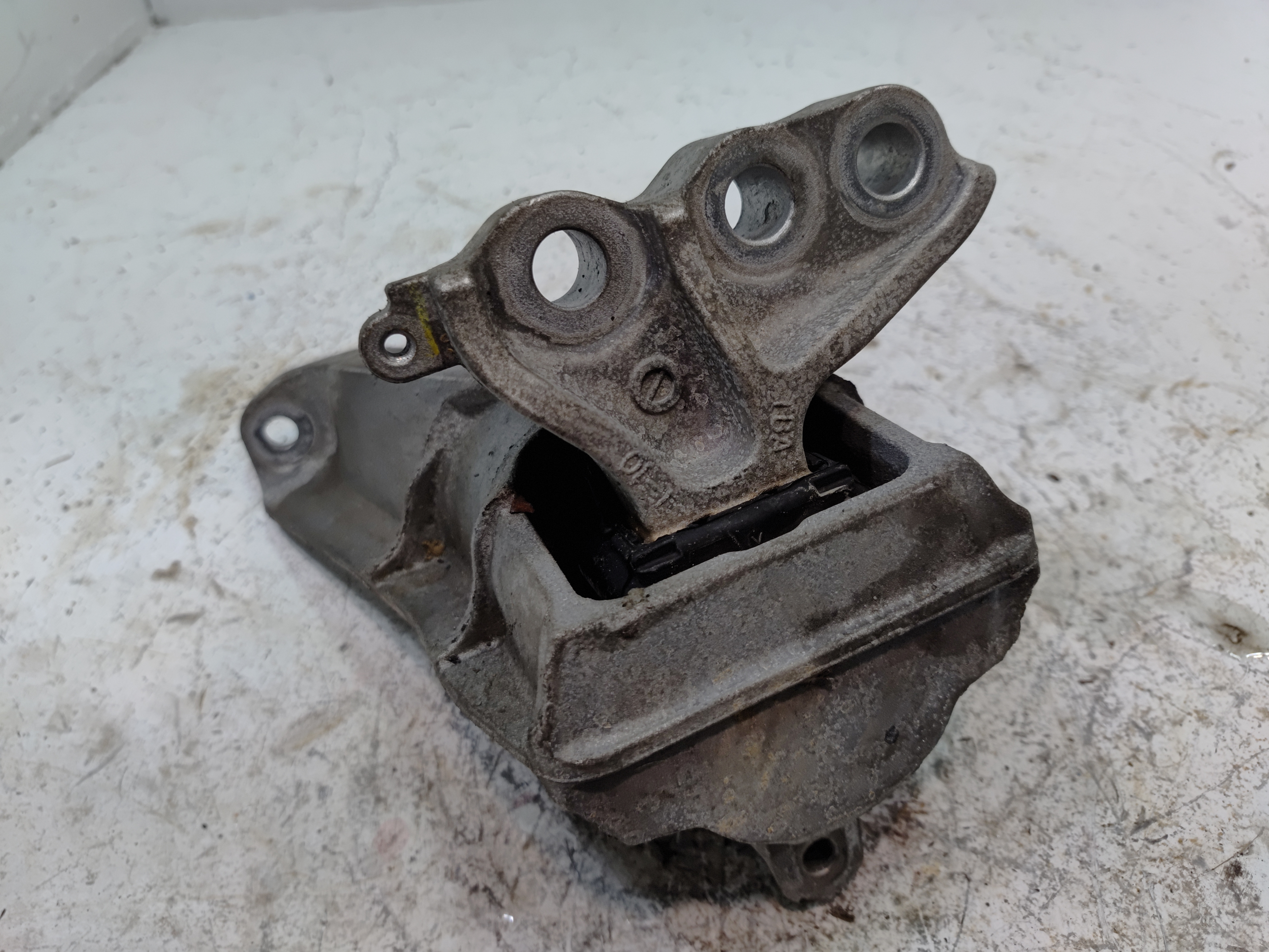 2016-2021 HONDA CIVIC FRONT PASSENGER SIDE ENGINE MOUNT SUPPORT BRACKET OEM