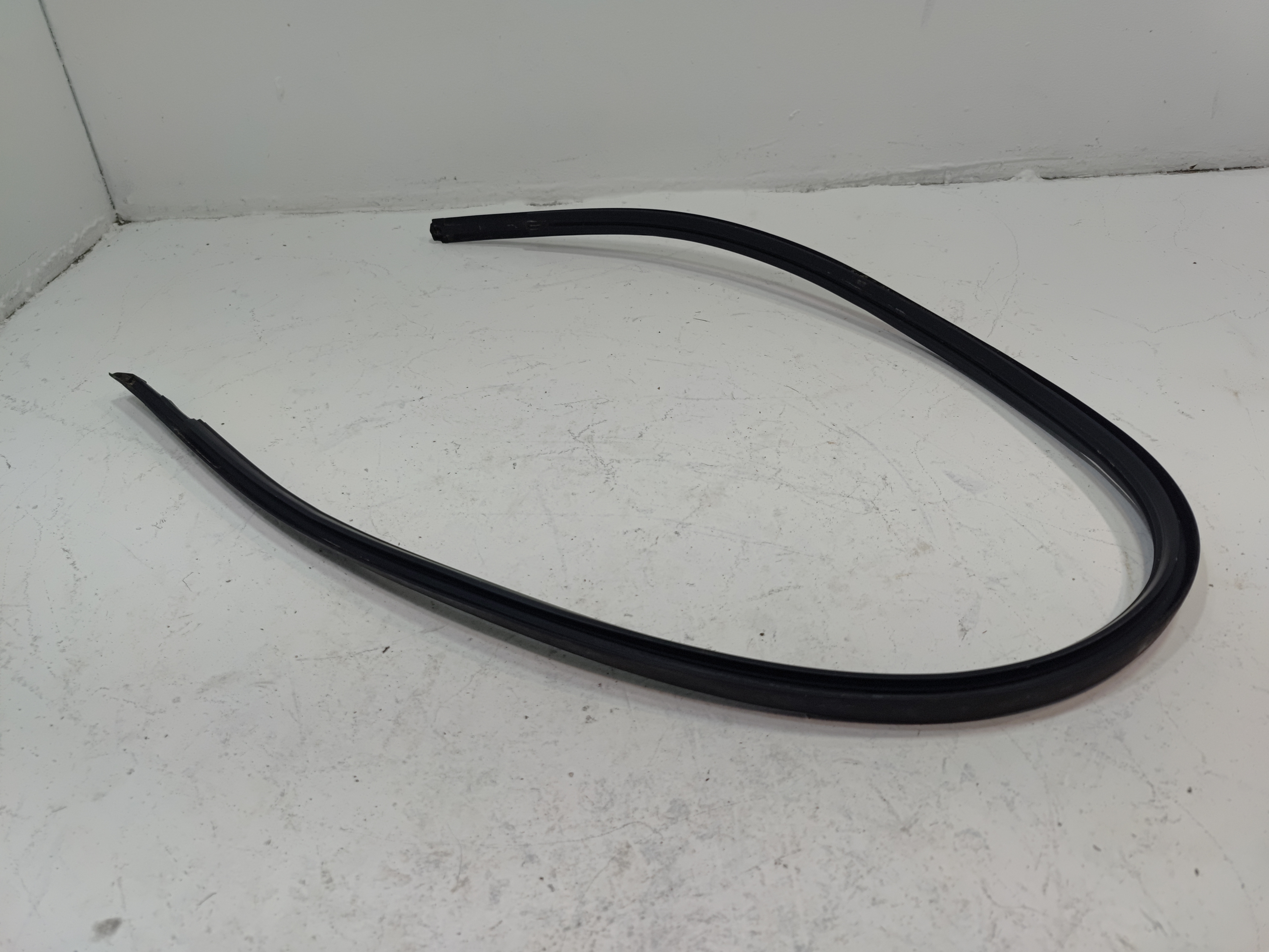 2016-2022 HONDA CIVIC FRONT LEFT OR RIGHT SIDE WINDSHIELD MOLDING SEAL OEM IA
