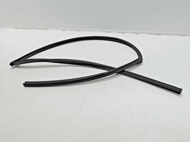 HONDA CIVIC SEDAN FRONT PASSENGER DOOR WINDOW GLASS RUN CHANNEL SEAL 16-2021 OEM