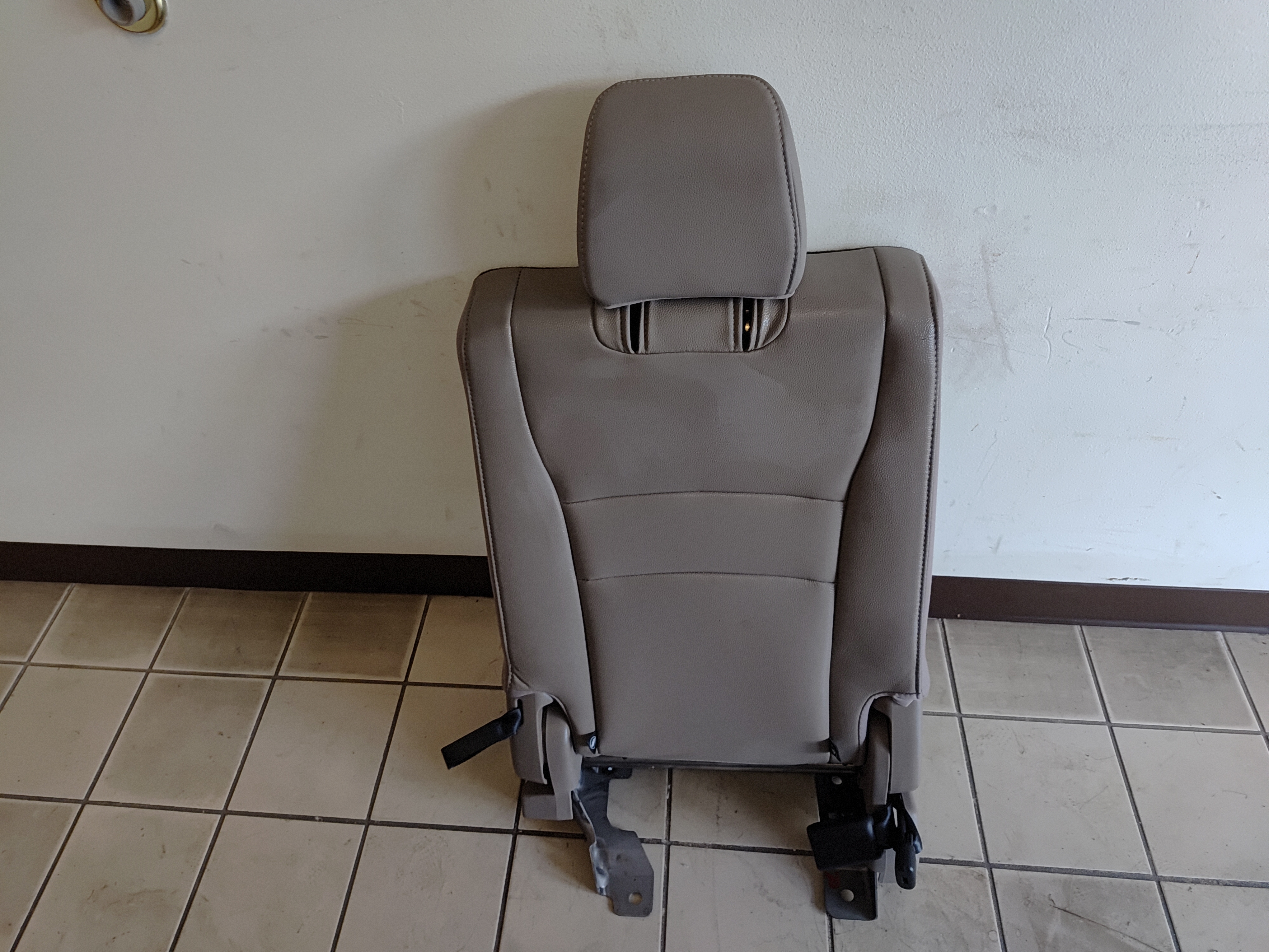 2016-2022 HONDA PILOT REAR 3RD ROW SEAT PASSENGER SIDE UPPER BACK CUSHION OEM