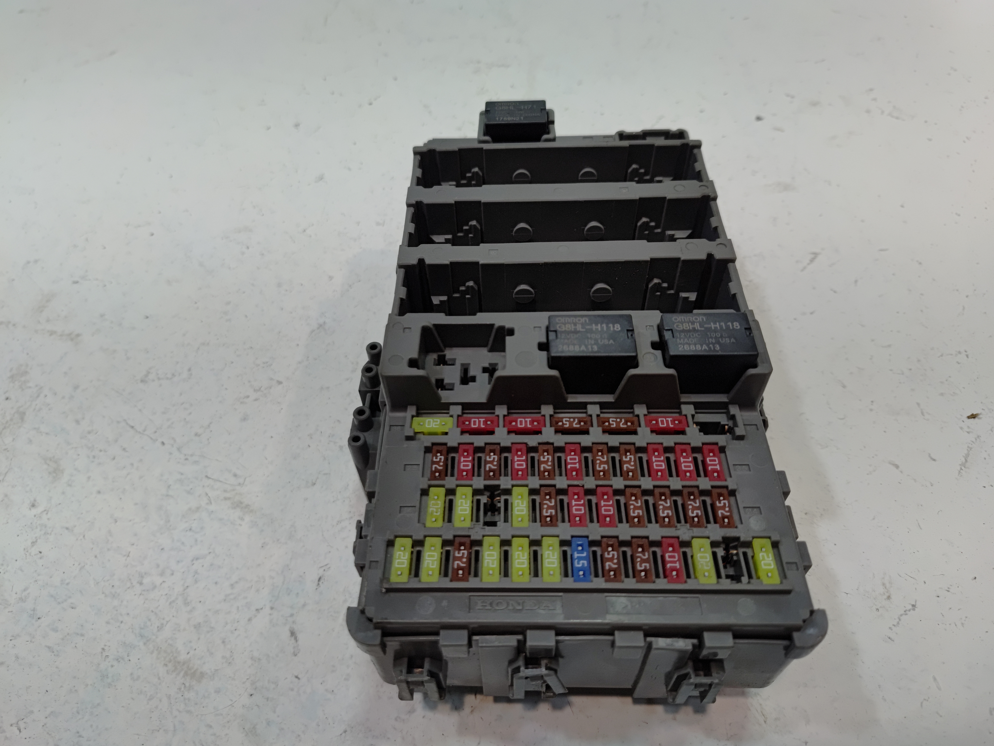 2019 - 2020 HONDA PILOT CABIN FUSE RELAY BOX BLOCK MODULE OEM