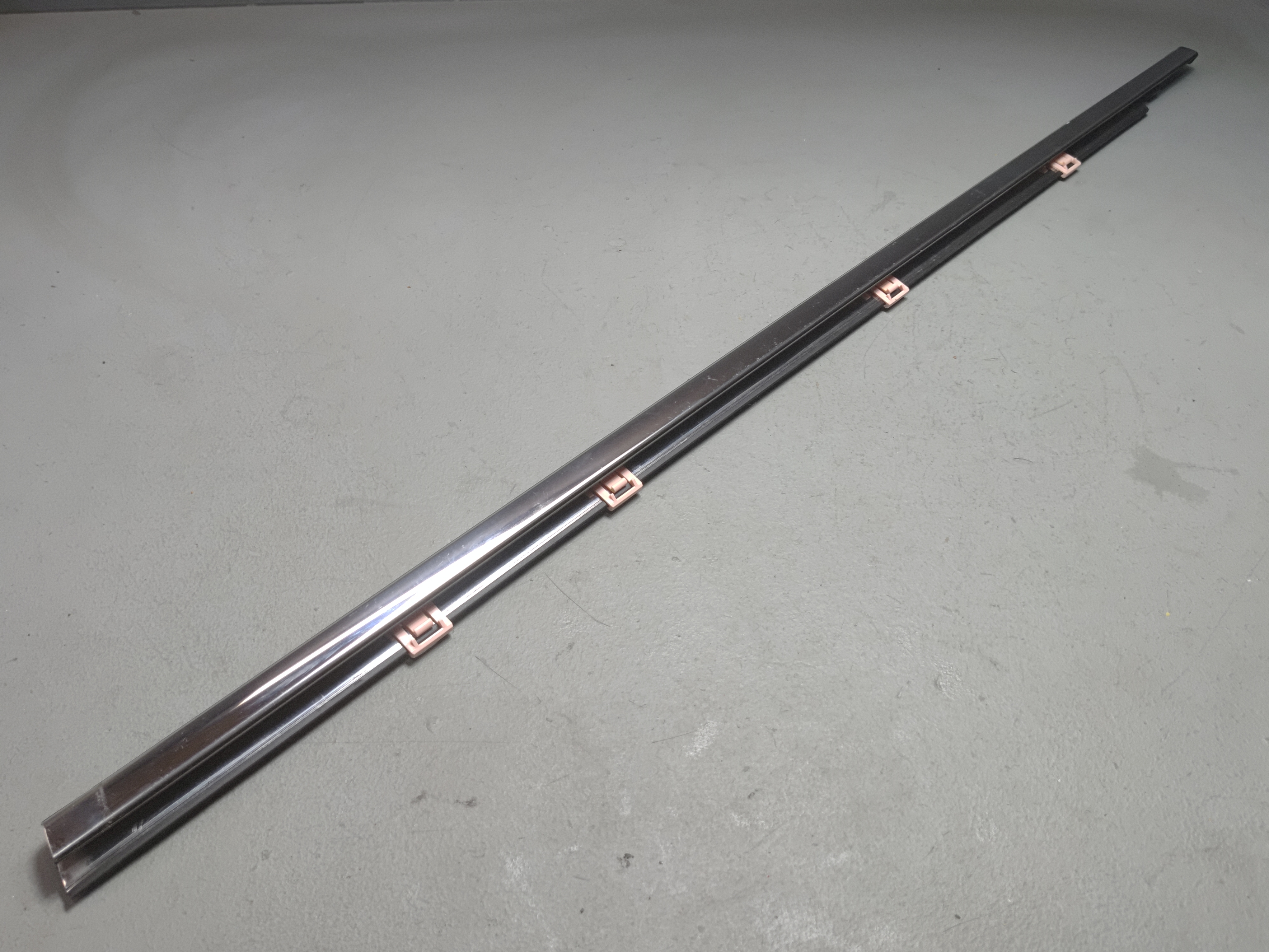 2016-2022 HONDA PILOT FRONT LEFT DRIVER SIDE DOOR WINDOW BELT MOLDING OEM