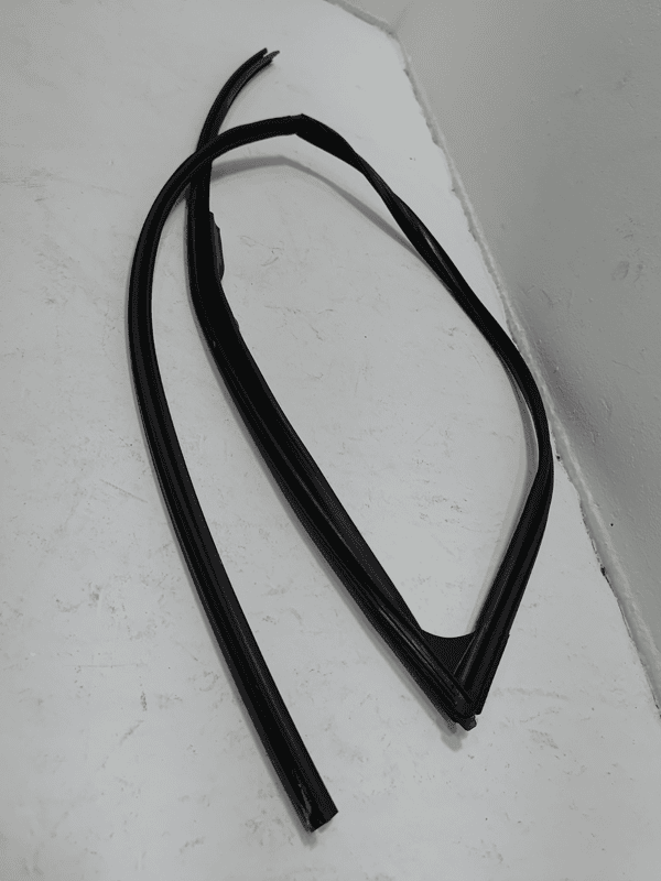 2016-2021 HONDA PILOT FRONT DRIVER SIDE DOOR WINDOW GLASS RUN CHANNEL SEAL OEM