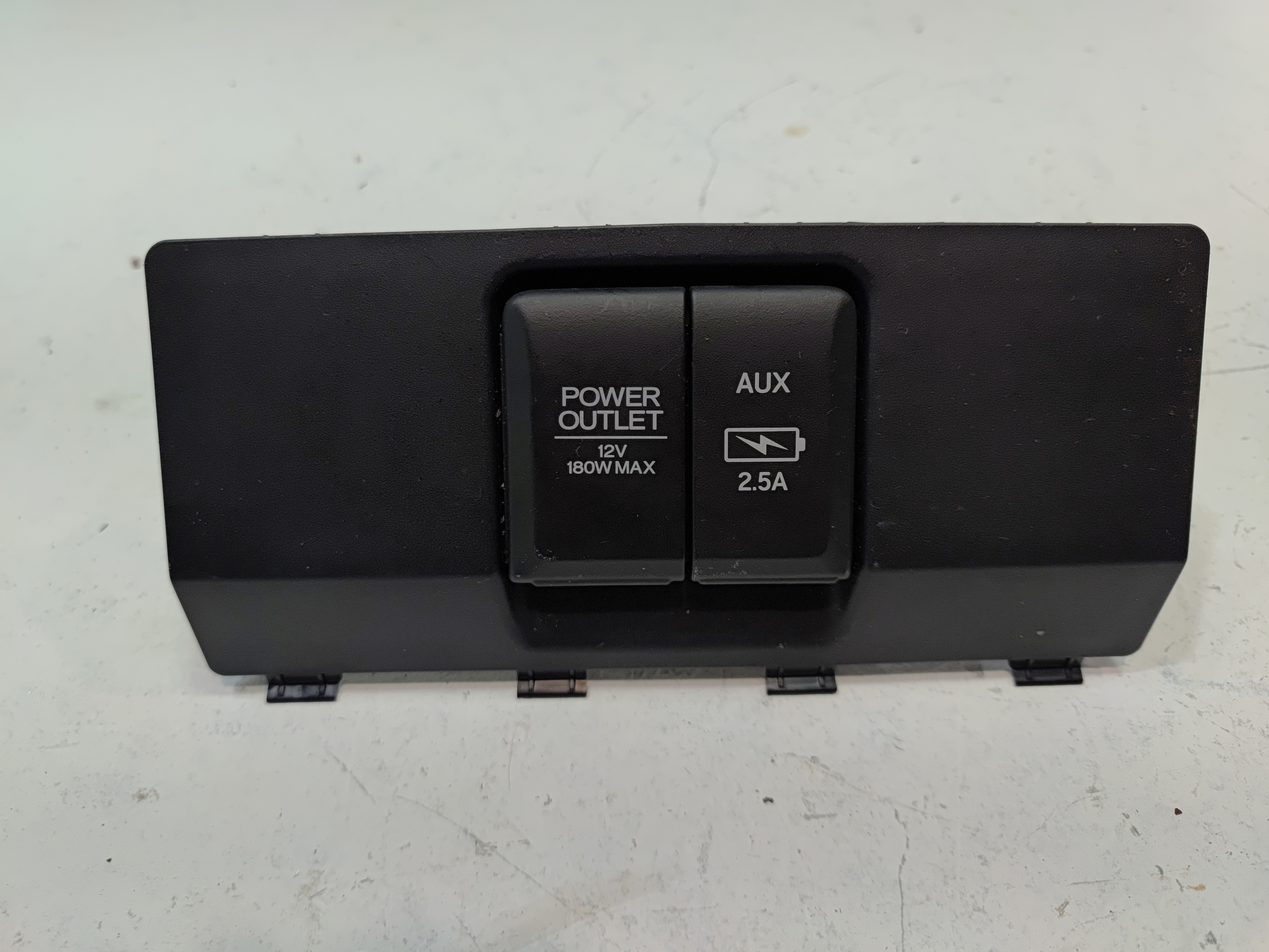2020-2022 HONDA PILOT CONSOLE AUXILIARY CONNECTOR POWER OOUTLET W/ USB & AUX OEM
