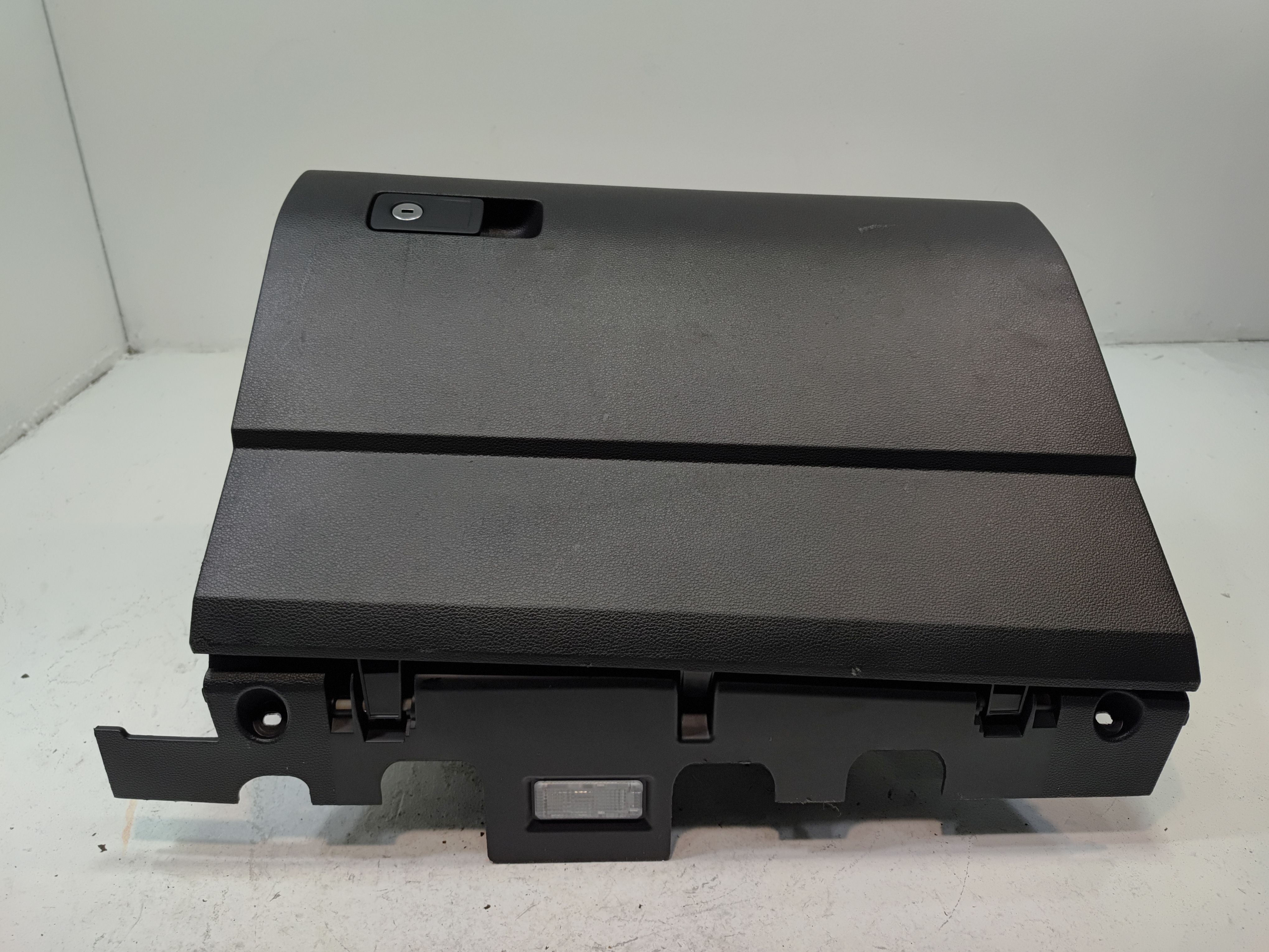 2018-2023 VOLKSWAGEN ATLAS DASH DASHBOARD GLOVE BOX STORAGE COMPARTMENT OEM