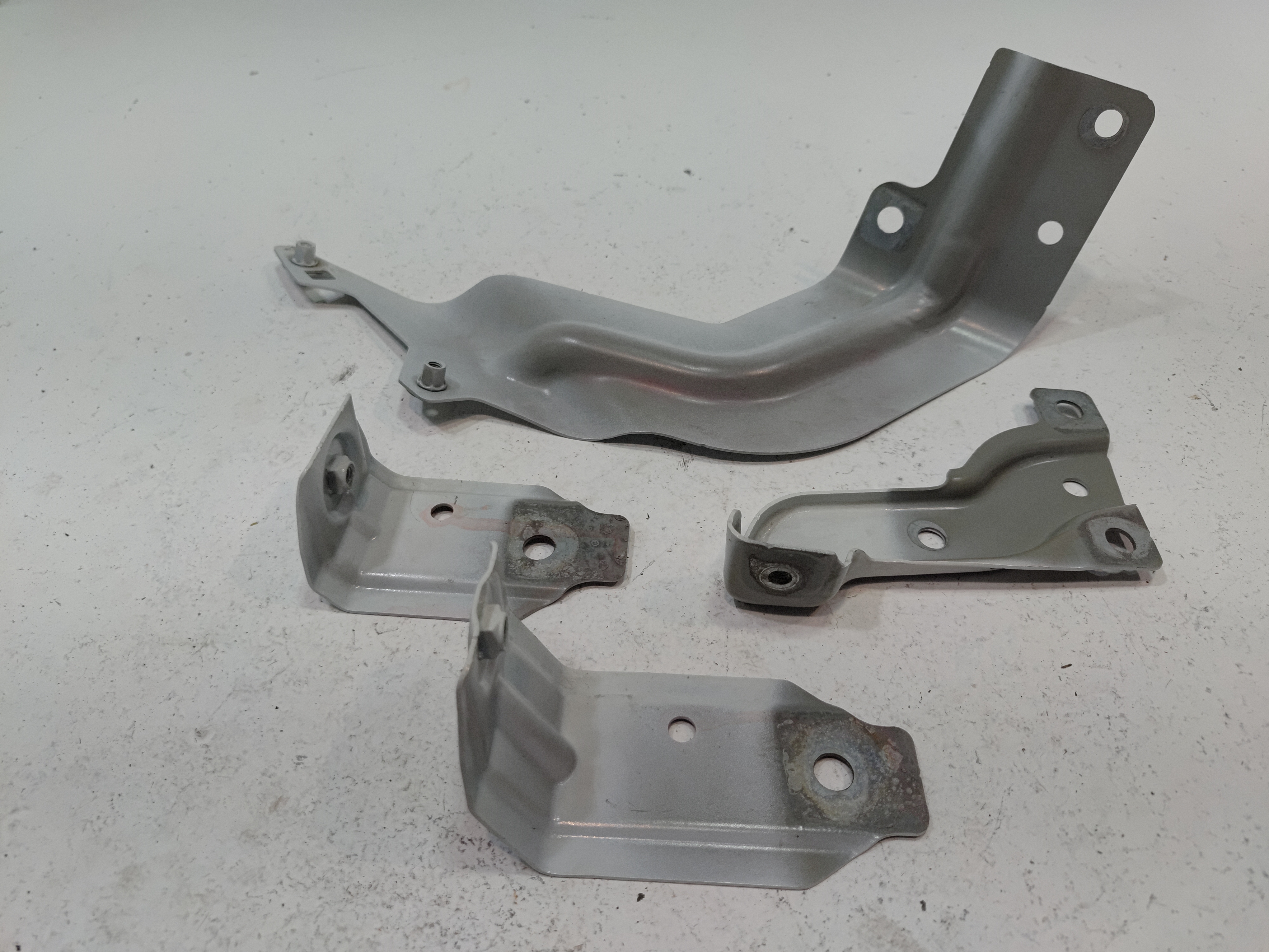 2018-2020 VOLKSWAGEN ATLAS FRONT DRIVER FENDER REINFORCEMENT BRACKET SET OEM
