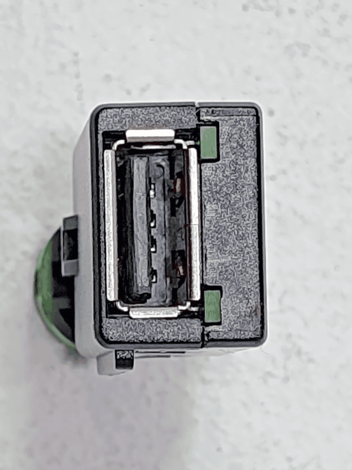 2018-2021 VOLKSWAGEN ATLAS CENTER CONSOLE USB PORT HUB OEM