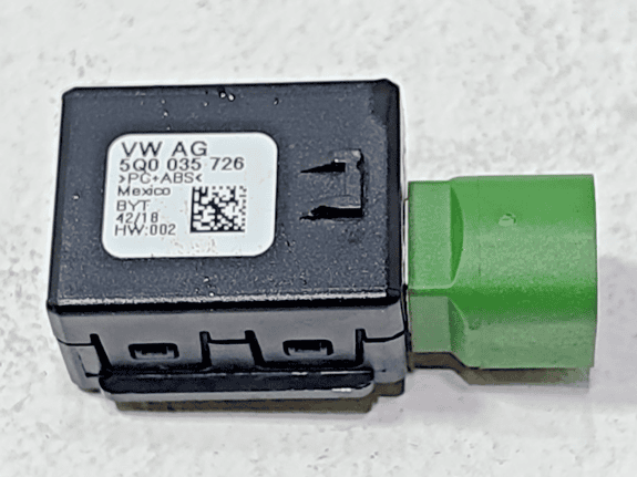 VOLKSWAGEN ATLAS CENTER CONSOLE USB PORT HUB OEM 2018-2021