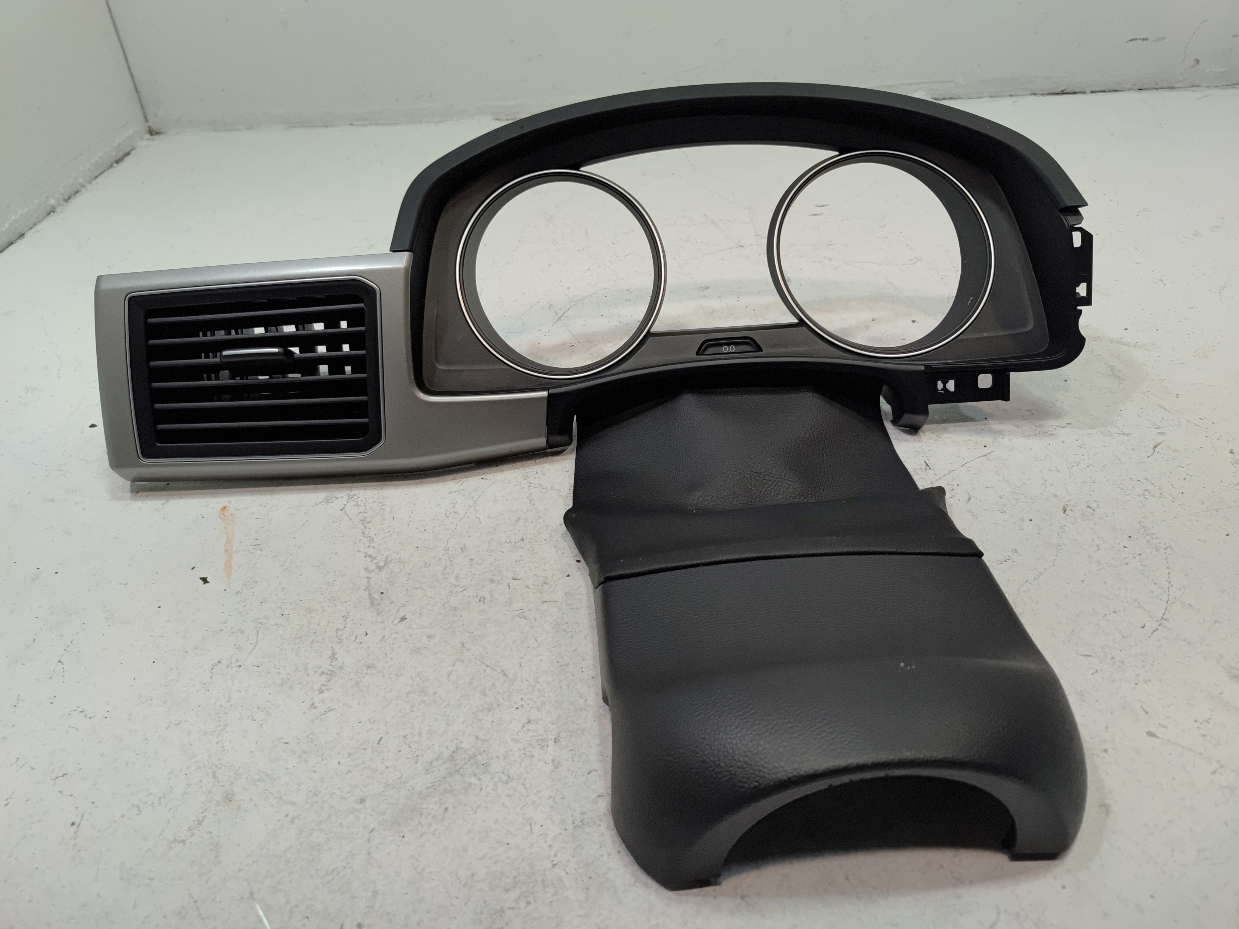 18-2019 VW ATLAS DASH CLUSTER SPEEDOMETER BEZEL W/COLUMN COVER & VENT GRILLE OEM