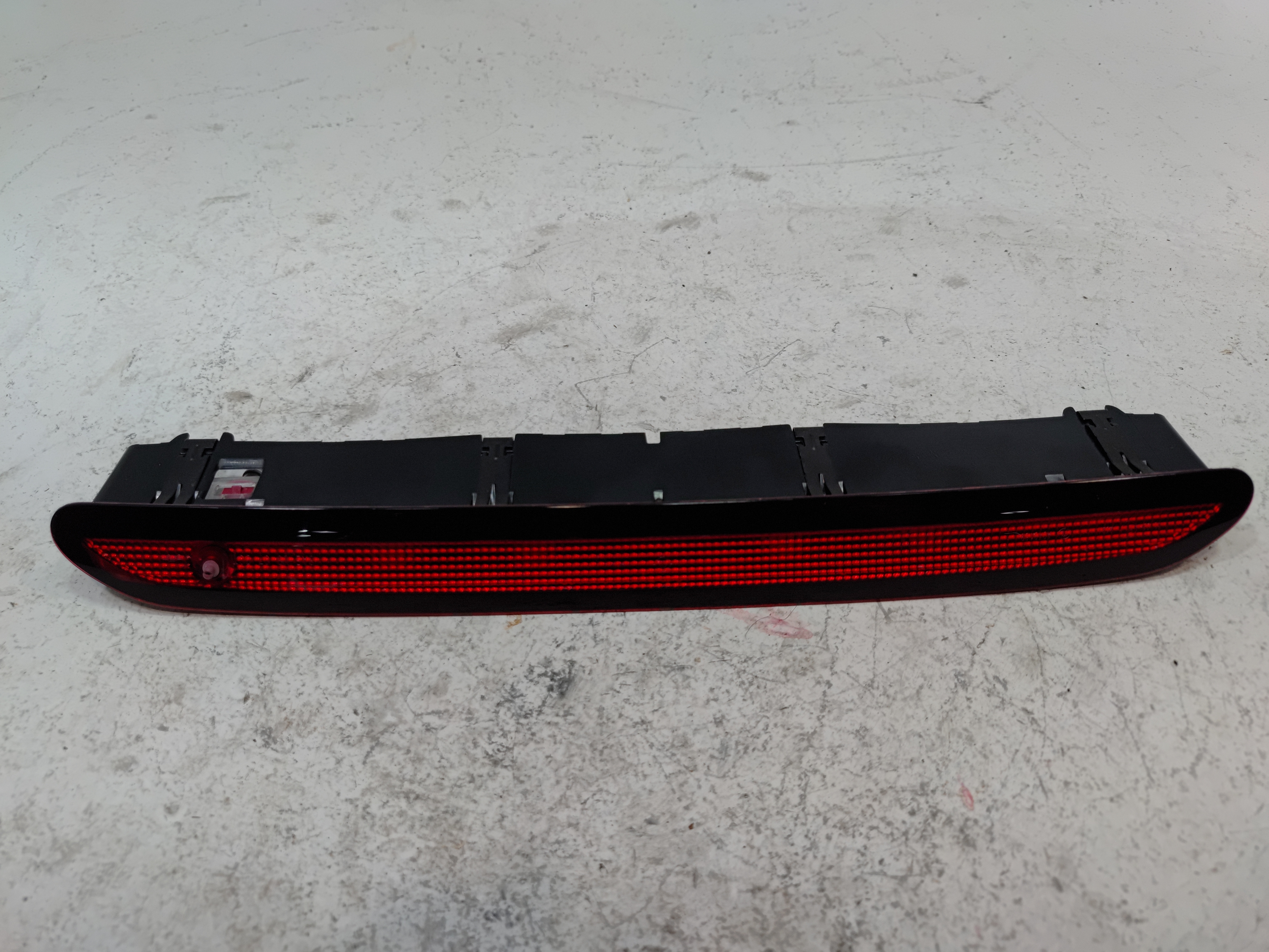 2018-2023 VOLKSWAGEN ATLAS REAR 3RD THIRD HIGH MOUNT BRAKE STOP LIGHT LAMP OEM