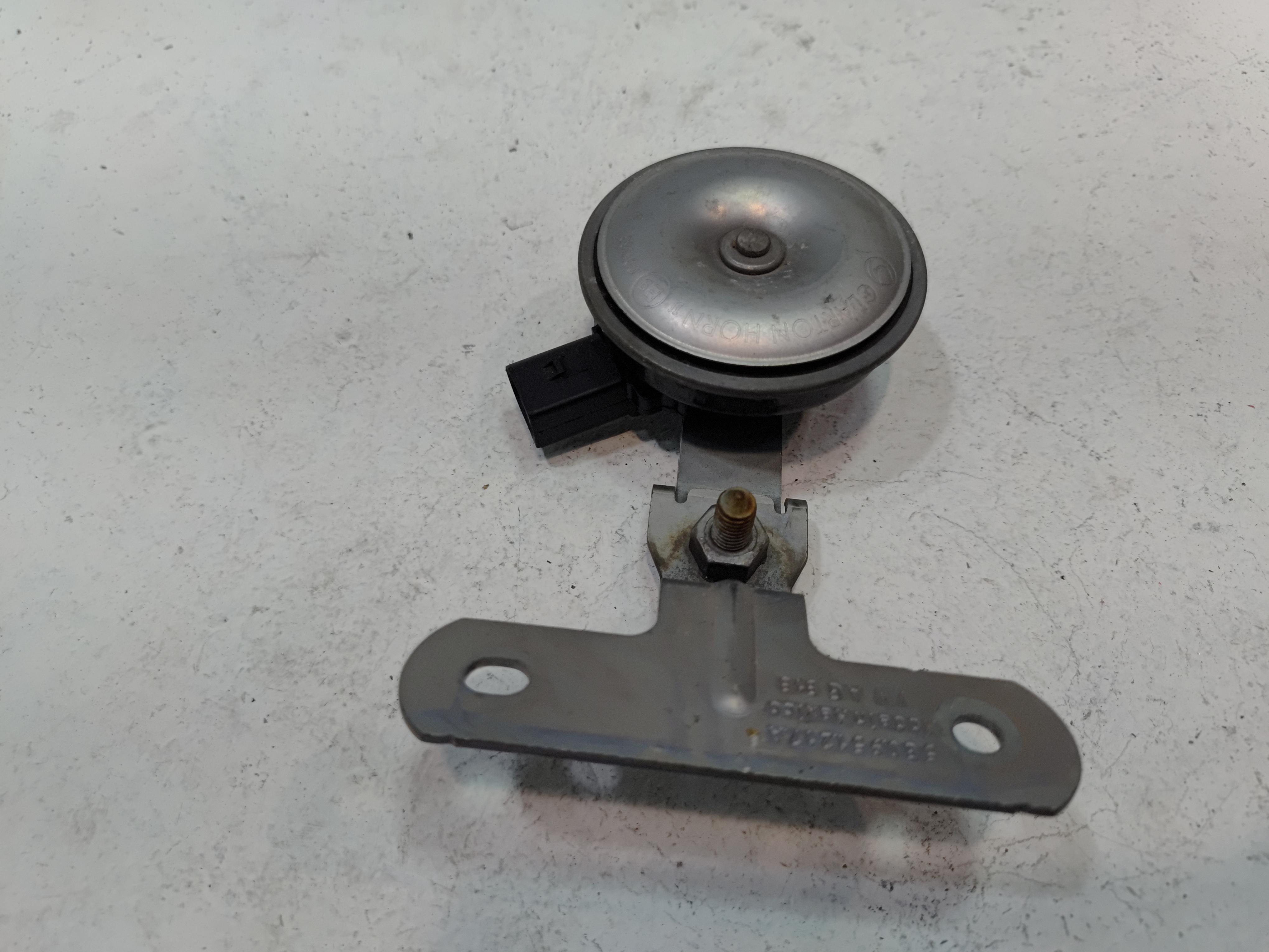 2018 - 2023 VOLKSWAGEN ATLAS ANTI THEFT ALARM SIREN HORN W/BRACKET OEM