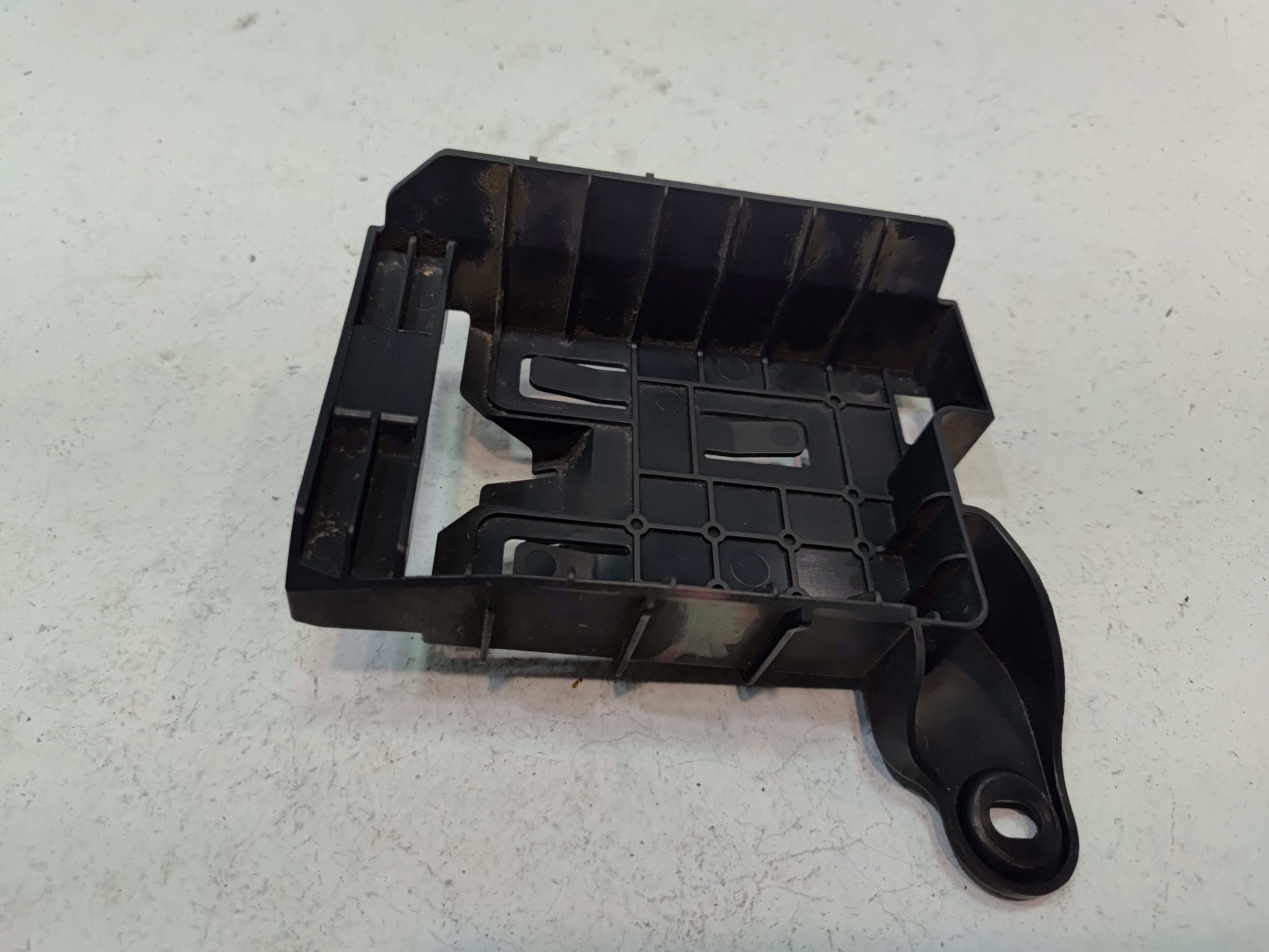 2018-2020 VOLKSWAGEN ATLAS LEFT REAR BUMPER BLIND SPOT BRACKET OEM