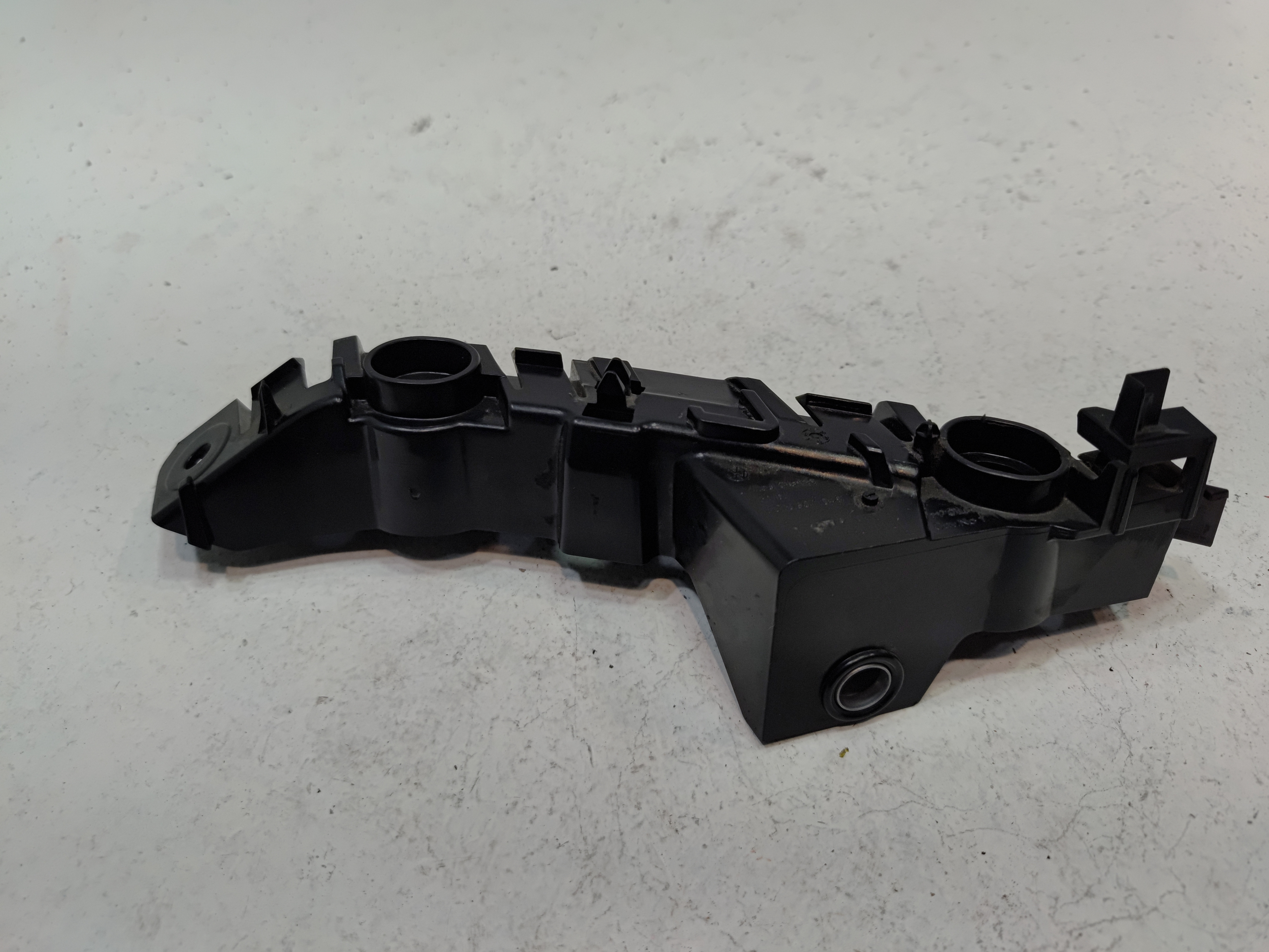 2018-2020 VOLKSWAGEN ATLAS FRONT LEFT DRIVER SIDE BUMPER SIDE BRACKET OEM