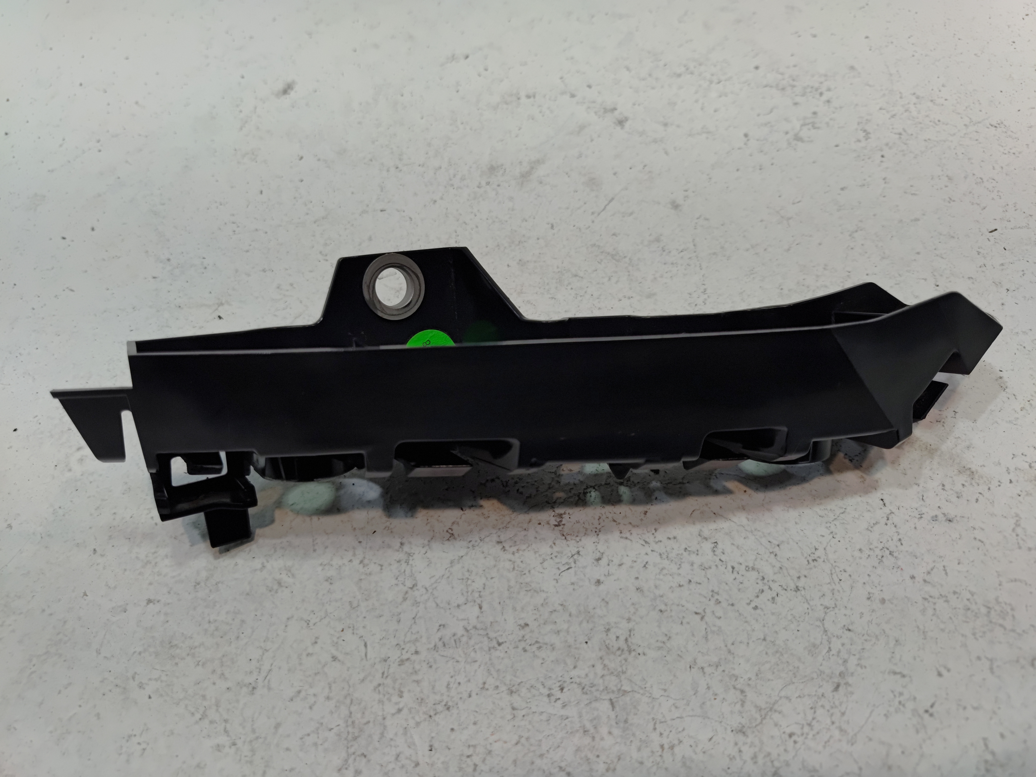 2018-2020 VOLKSWAGEN ATLAS FRONT RIGHT PASSENGER SIDE BUMPER SIDE BRACKET OEM