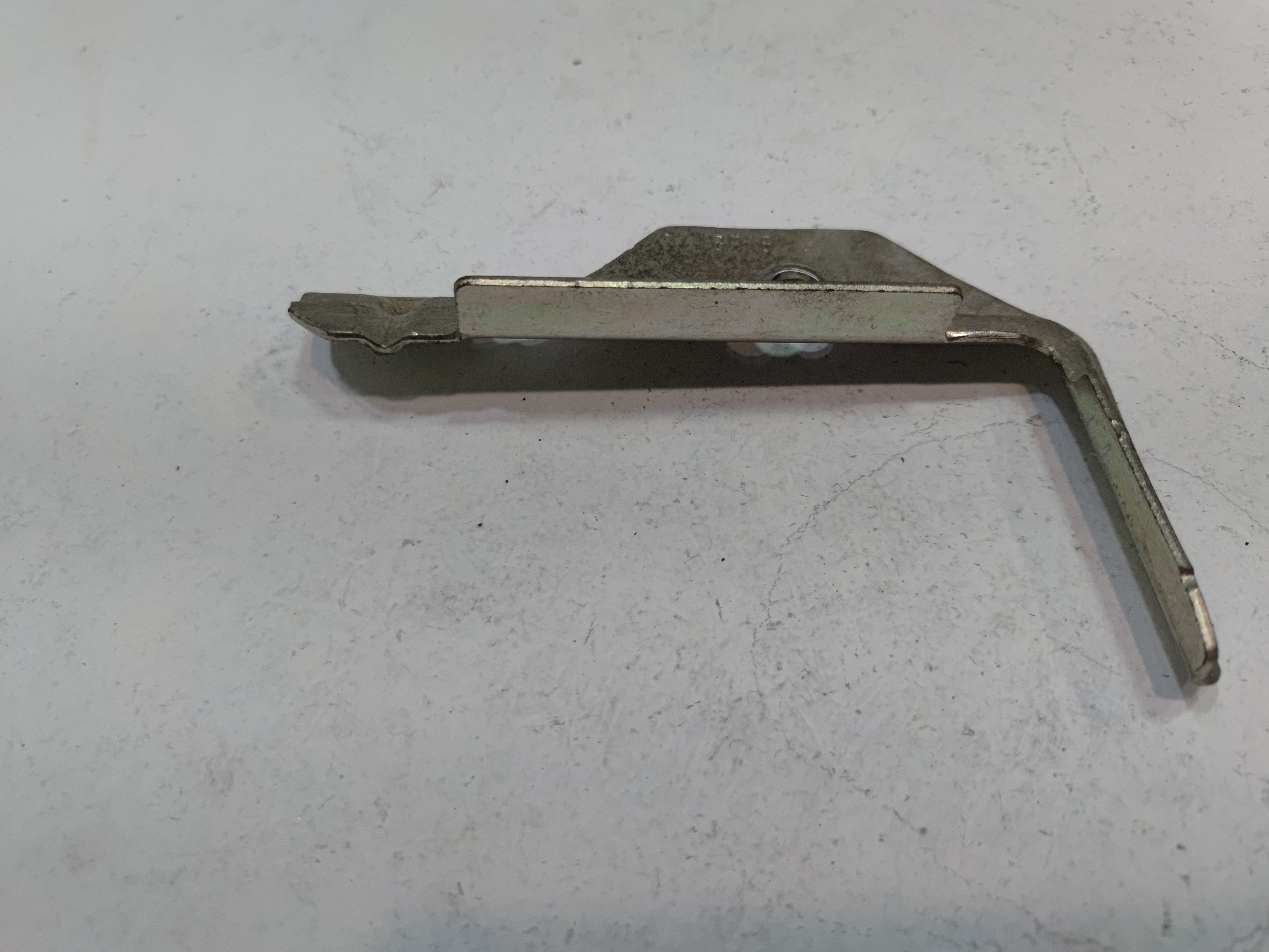 2018-2025 VOLKSWAGEN ATLAS BATTERY HOLD DOWN CLAMP BRACKET SUPPORT OEM