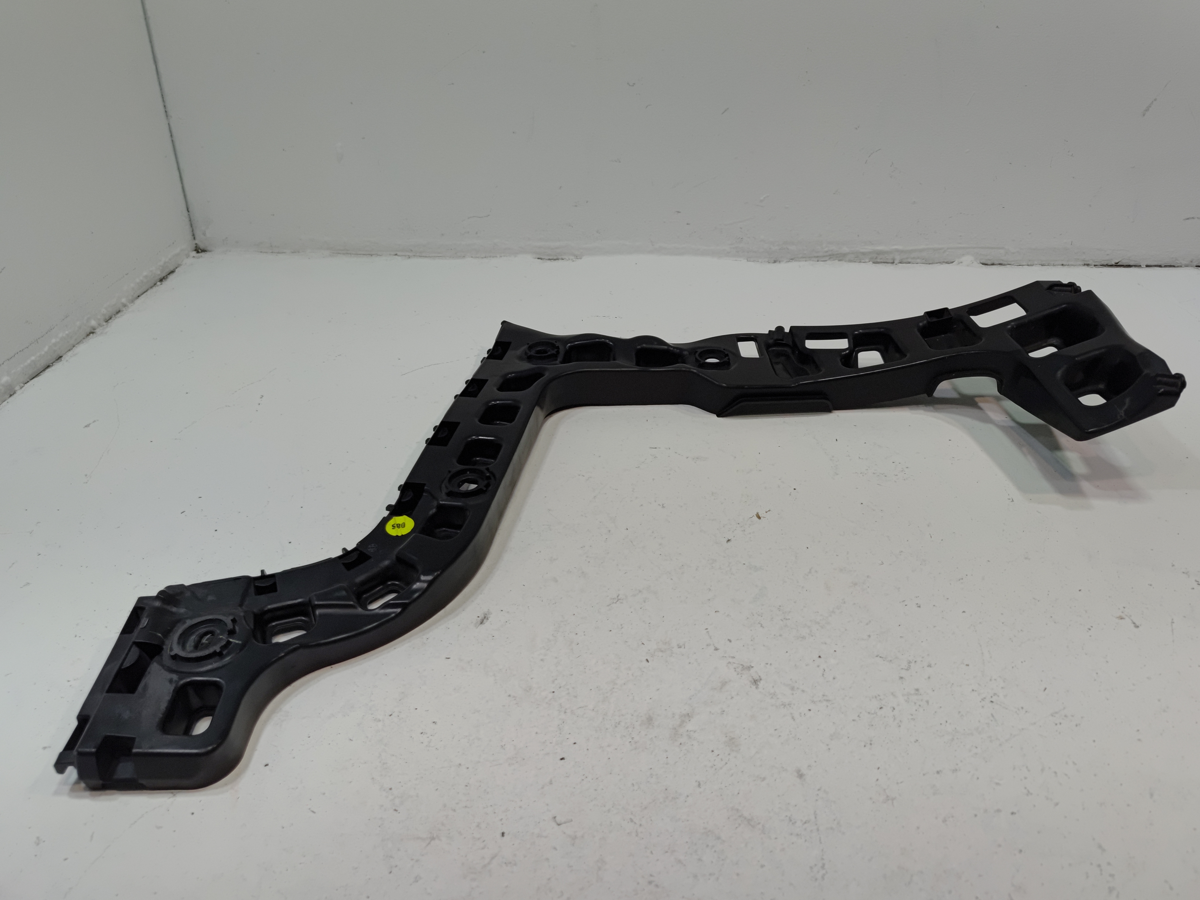 2018-2020 VOLKSWAGEN ATLAS REAR BUMPER LEFT DRIVER SIDE BRACKET OEM