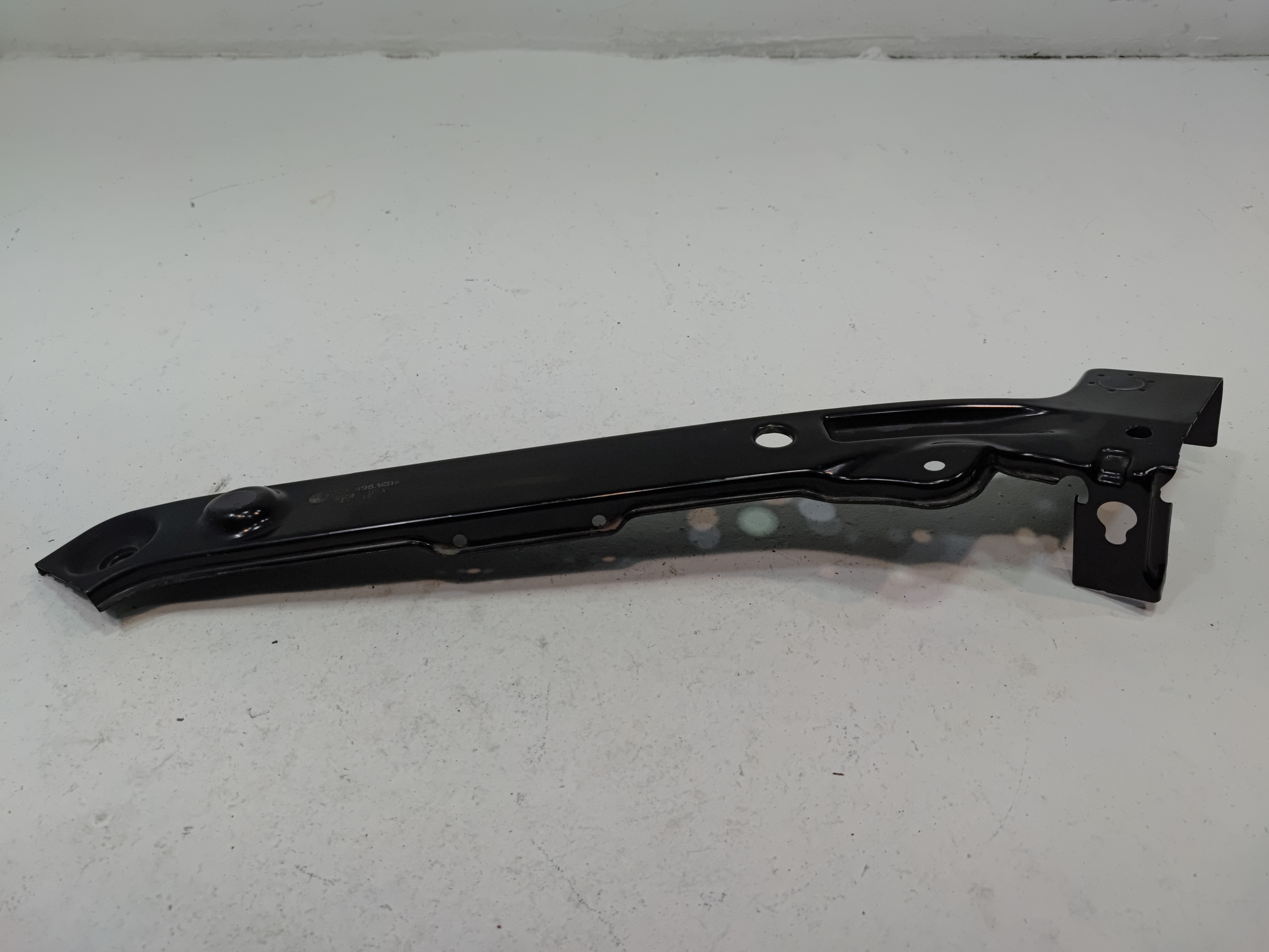 2018-2020 VOLKSWAGEN ATLAS RADIATOR SUPPORT LEFT SIDE UPPER TIE BAR BRACKET OEM