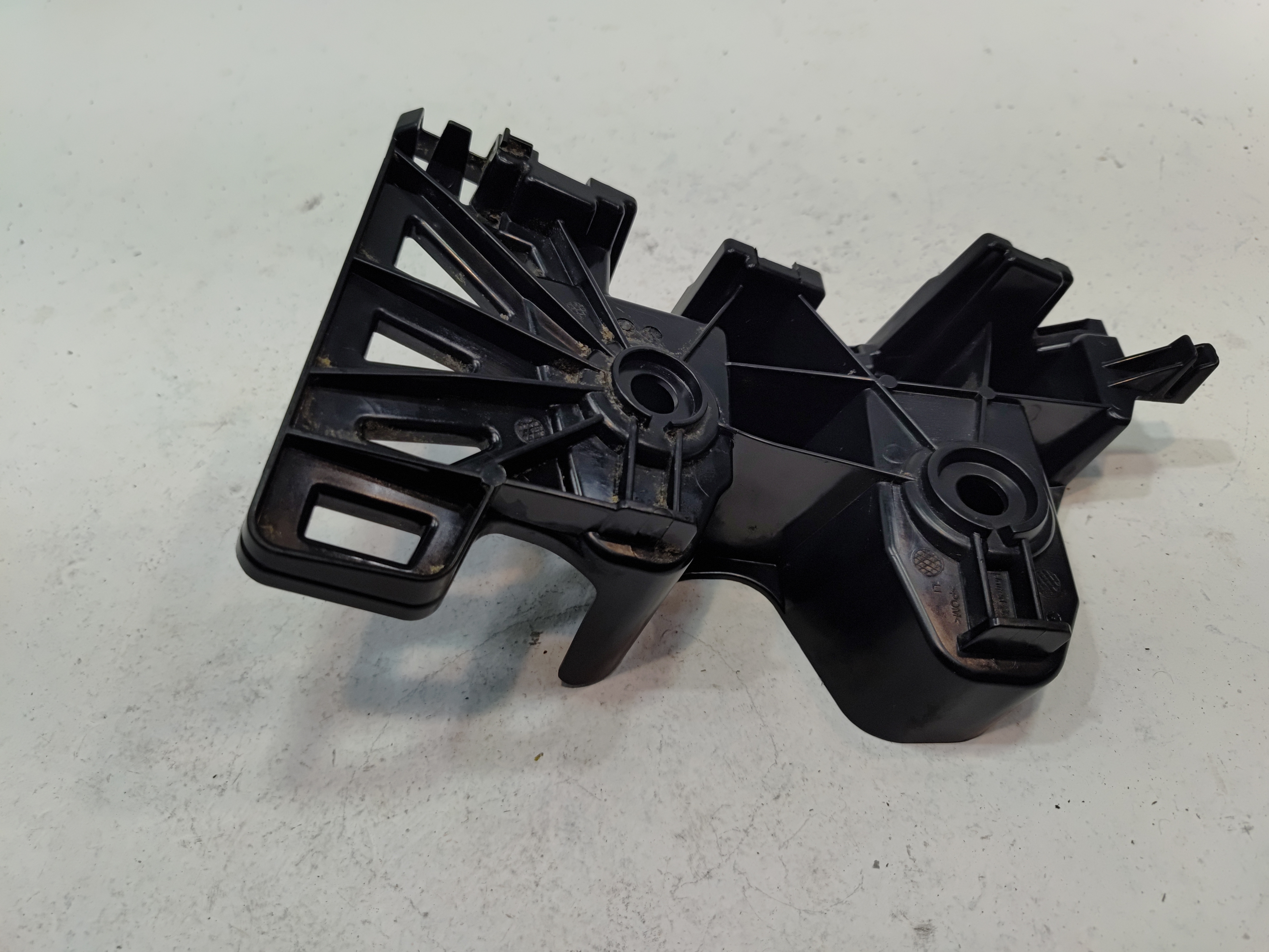 2018-2020 VOLKSWAGEN ATLAS REAR BUMPER LEFT DRIVER SIDE BRACKET OEM