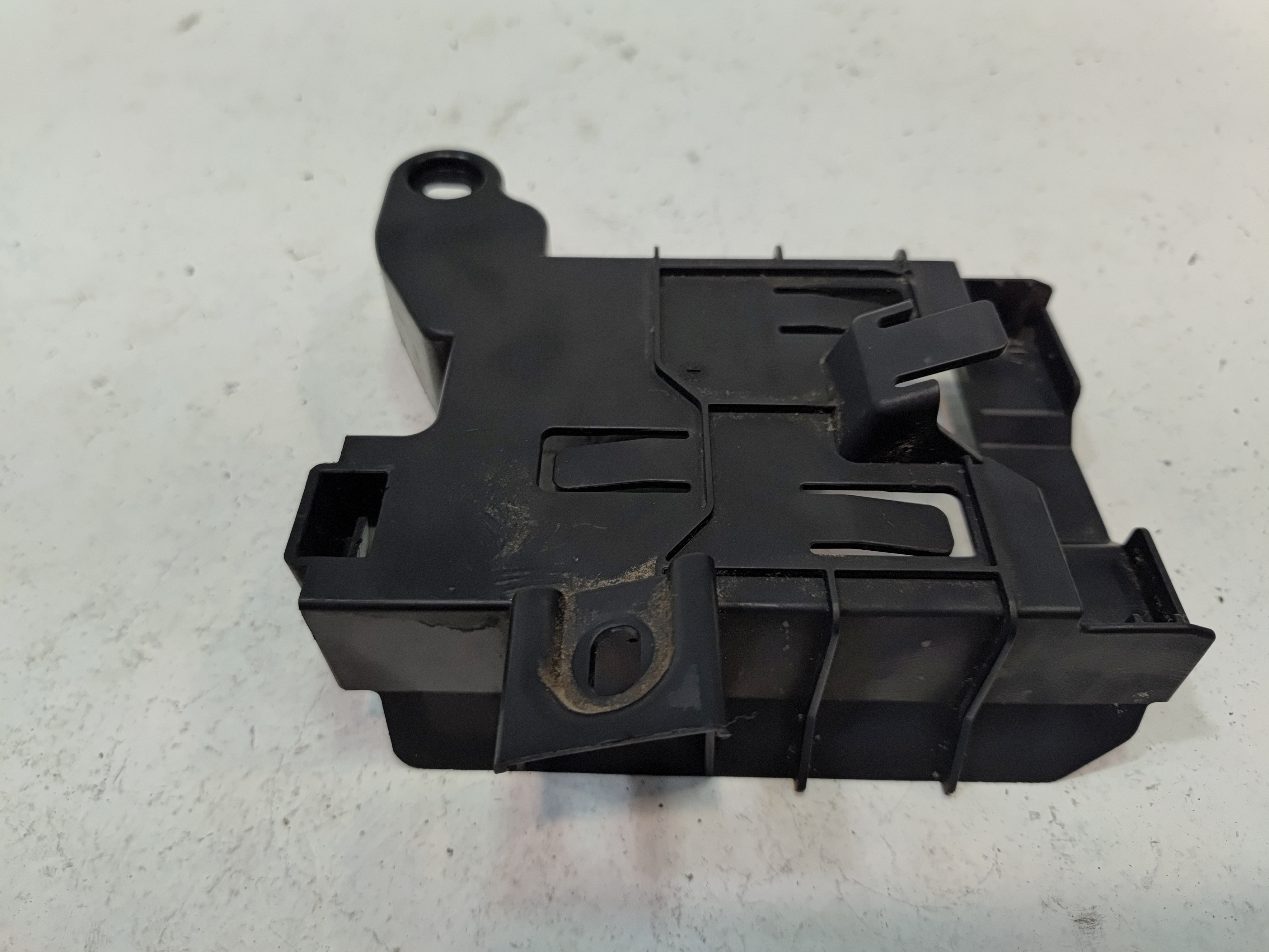 2018-2020 VOLKSWAGEN ATLAS REAR RIGHT PASSENGER BUMPER BLIND SPOT BRACKET OEM