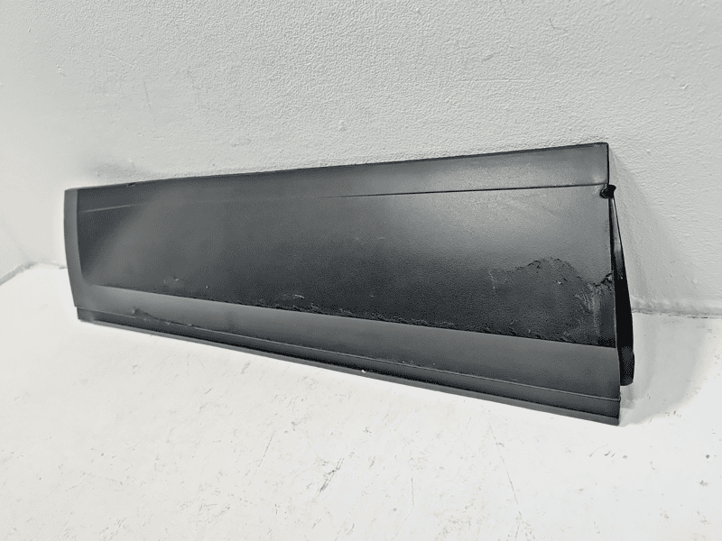 VOLKSWAGEN ATLAS REAR LEFT DRIVER SIDE DOOR LOWER MOLDING 2018 - 2025 OEM