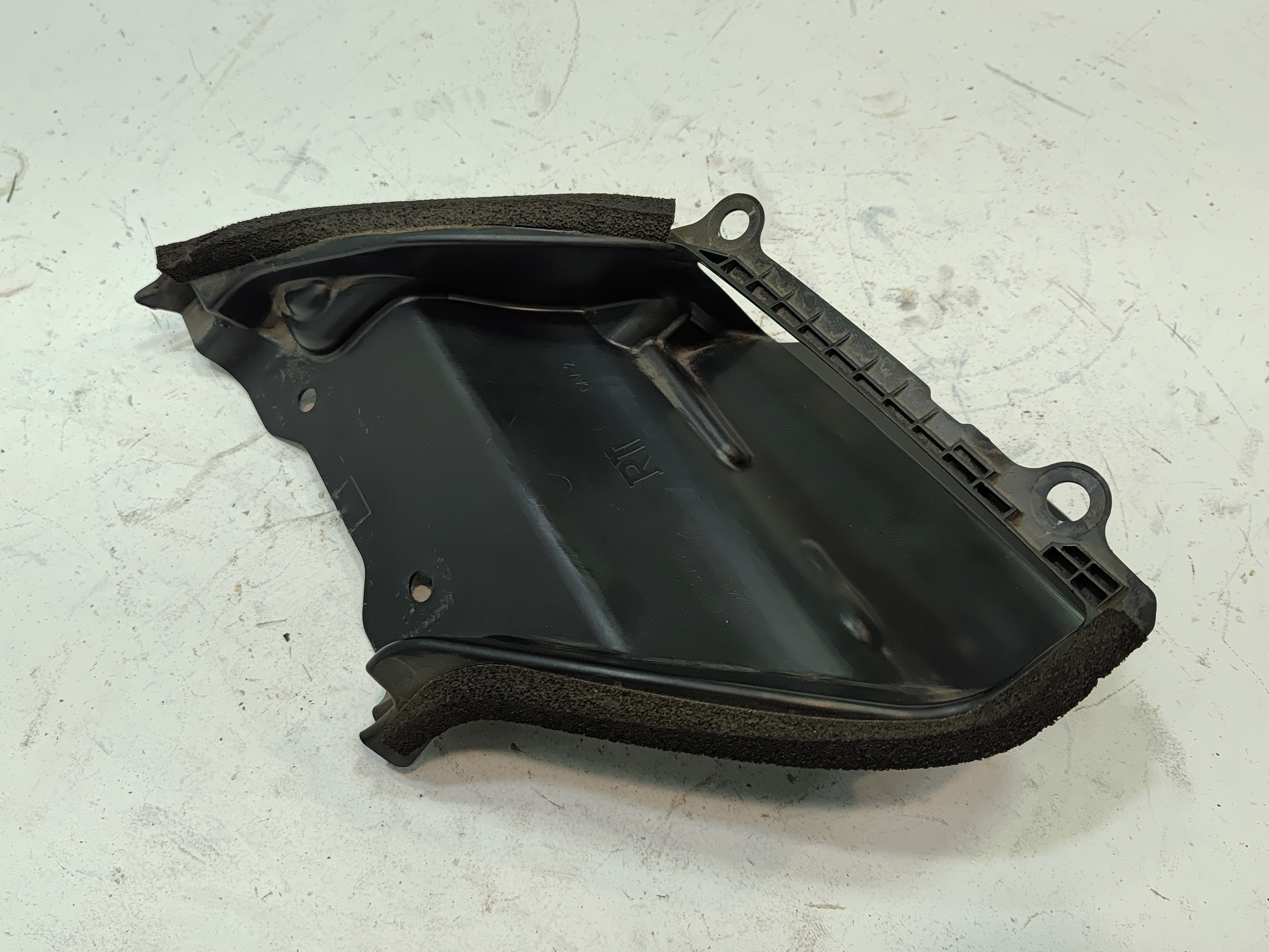 HONDA PILOT 3.5L ENGINE AIR CLEANER INTAKE GUIDE DUCT OEM 2016 - 2022