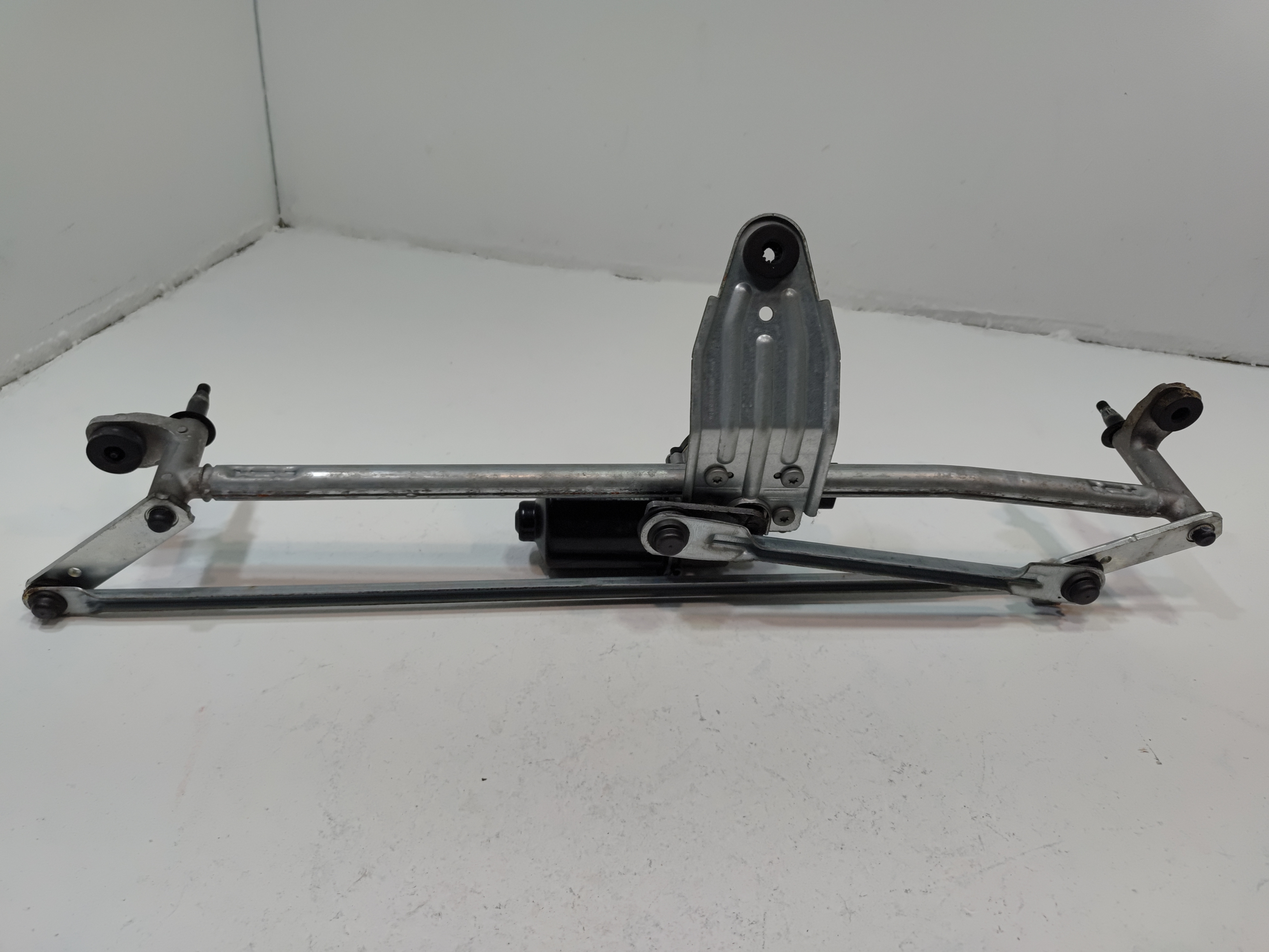 2018-2025 Volkswagen Atlas Windshield Wiper Transmission Linkage w/Motor OEM