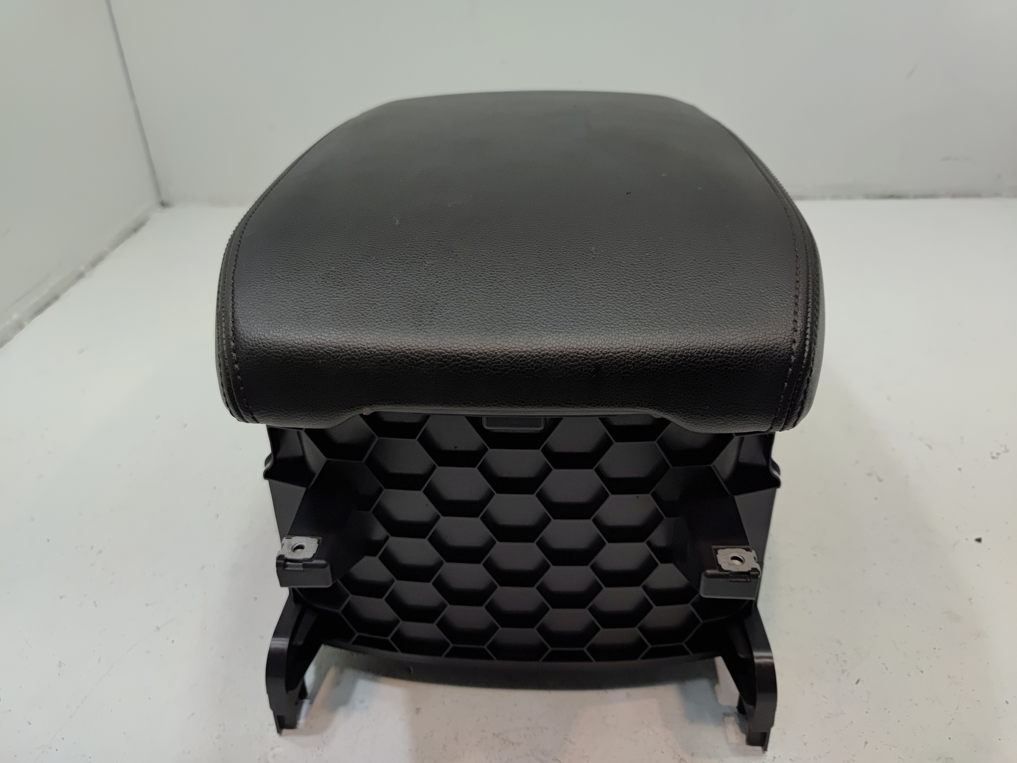 2018-20 Volkswagen Atlas Center Console Storage Box w/Leather Armrest Black OEM