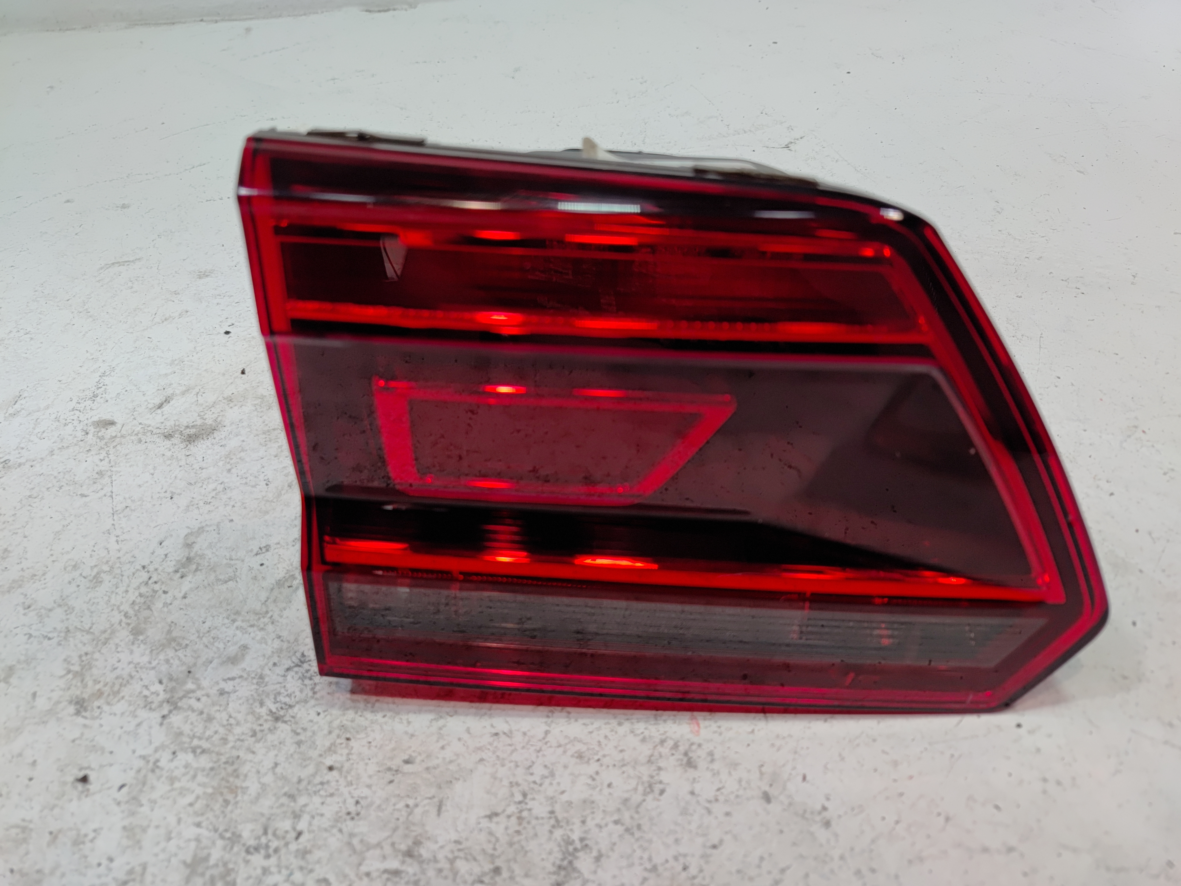 2018-2020 Volkswagen Atlas Rear Left Driver Side Taillight Tail Light Inner OEM