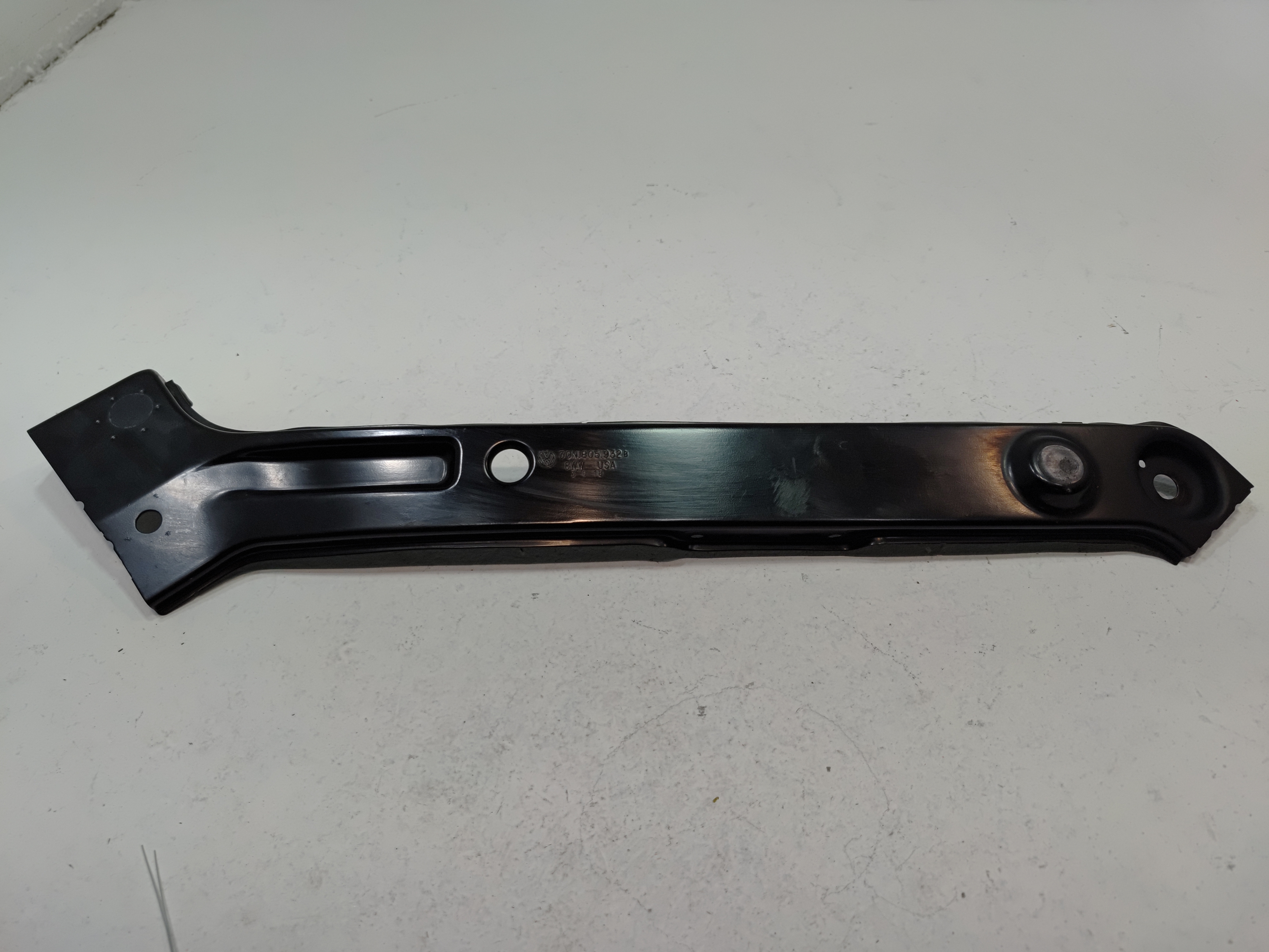 2018-2020 Volkswagen Atlas Front Radiator Right Side Upper Support Bracket OEM