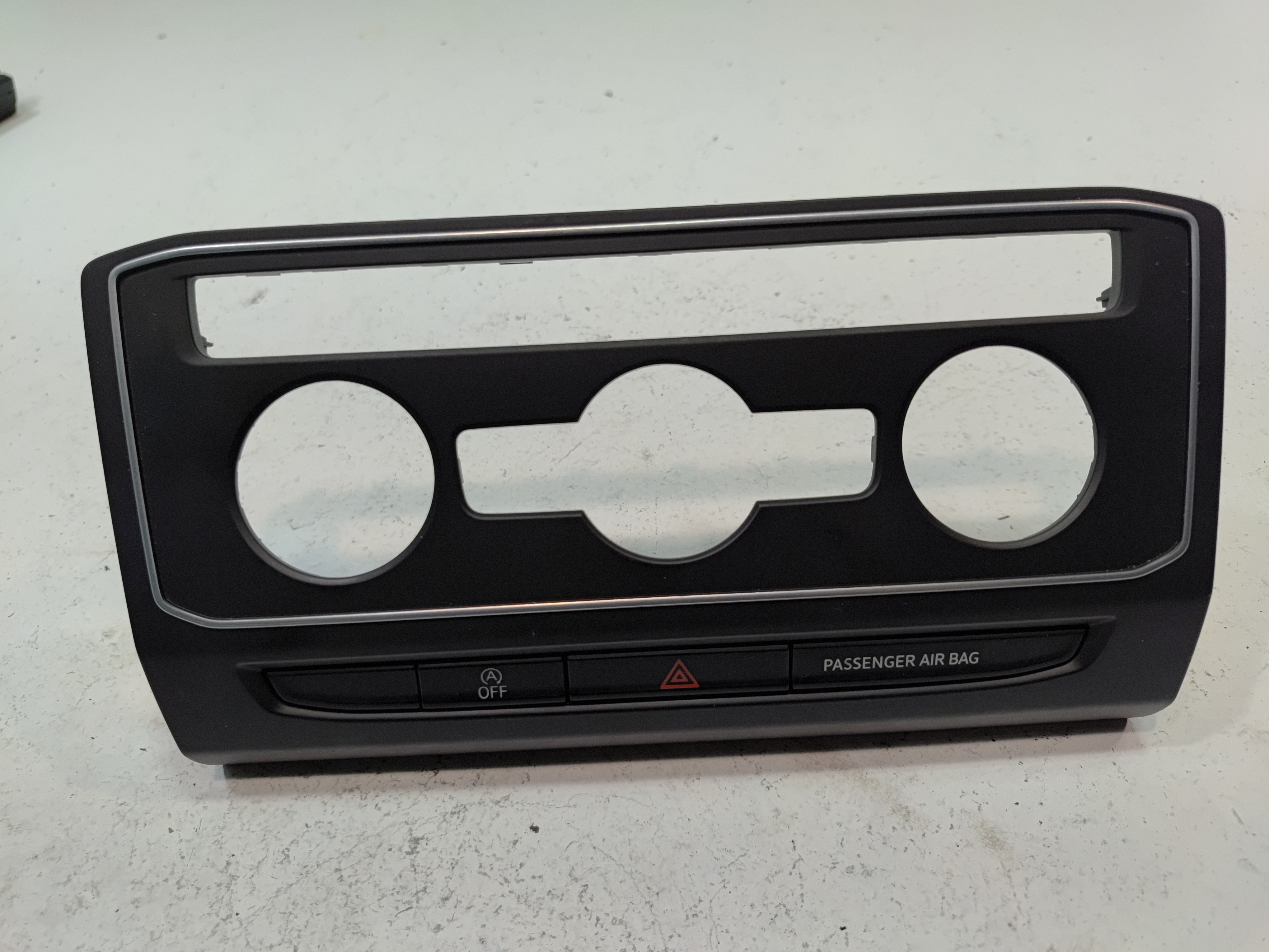 2018-2023 Volkswagen Atlas Climate Control Center Panel Cover OEM