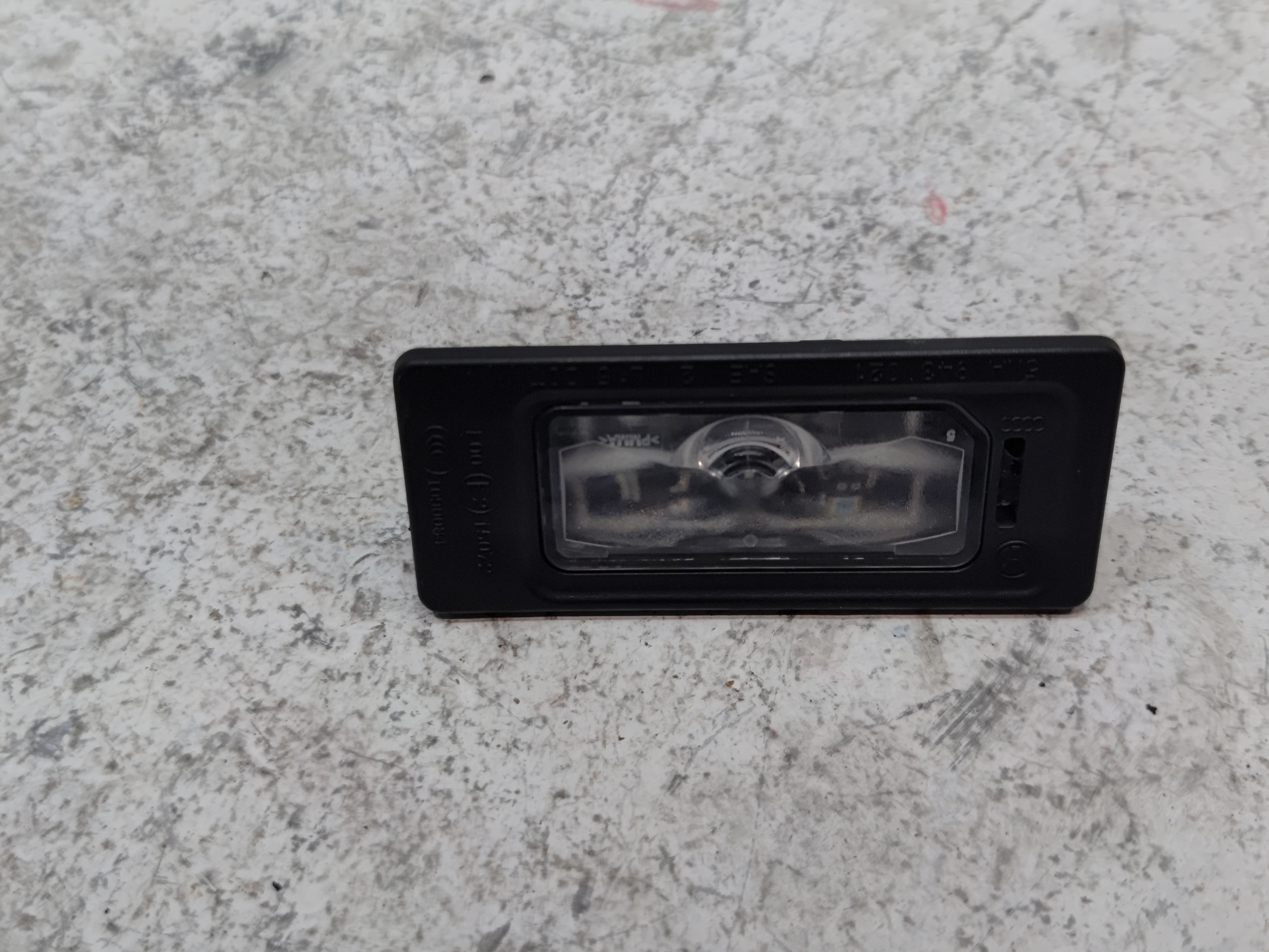 2018-2024 VOLKSWAGEN ATLAS REAR LEFT OR RIGHT LICENSE PLATE LIGHT LAMP 1PCS OEM
