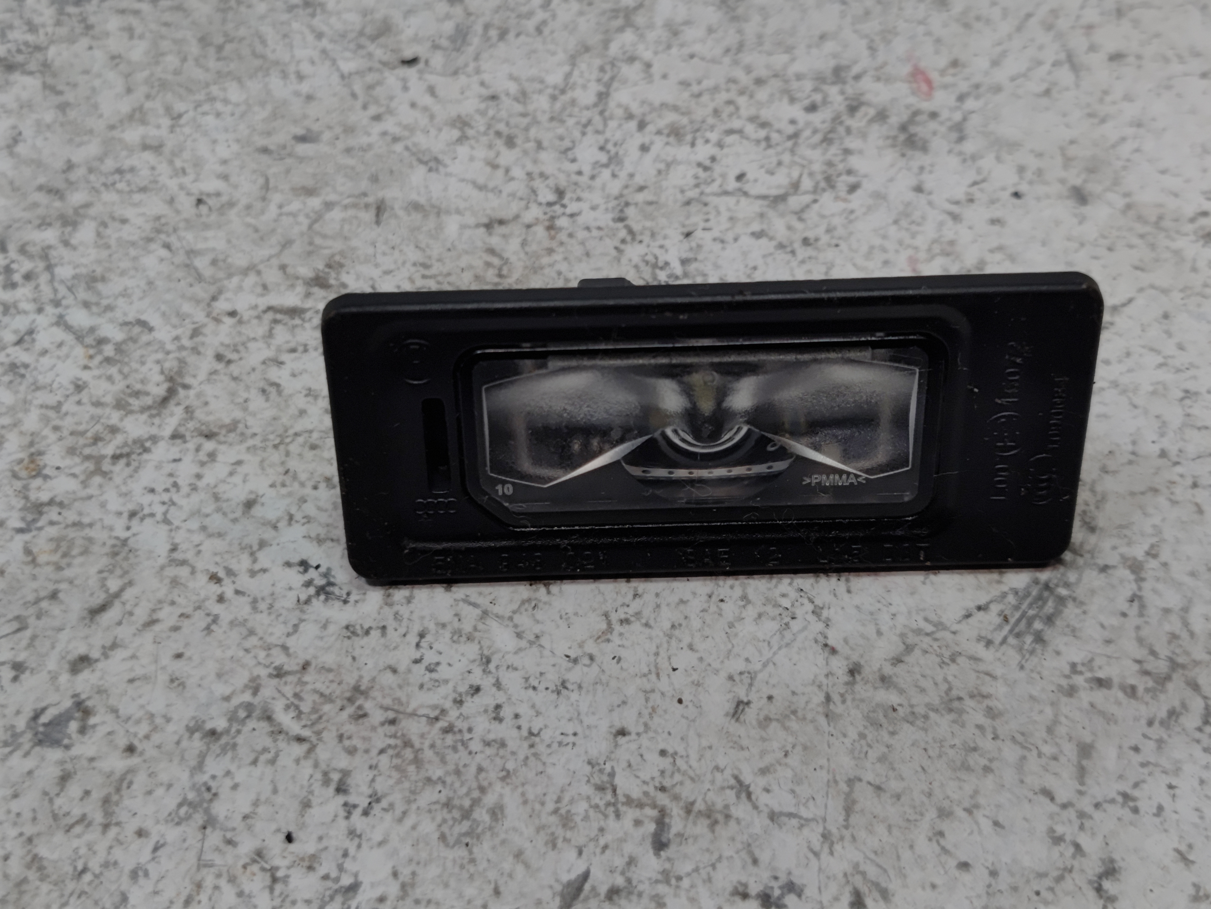 2018-2024 VOLKSWAGEN ATLAS REAR LEFT OR RIGHT LICENSE PLATE LIGHT LAMP 1PCS OEM