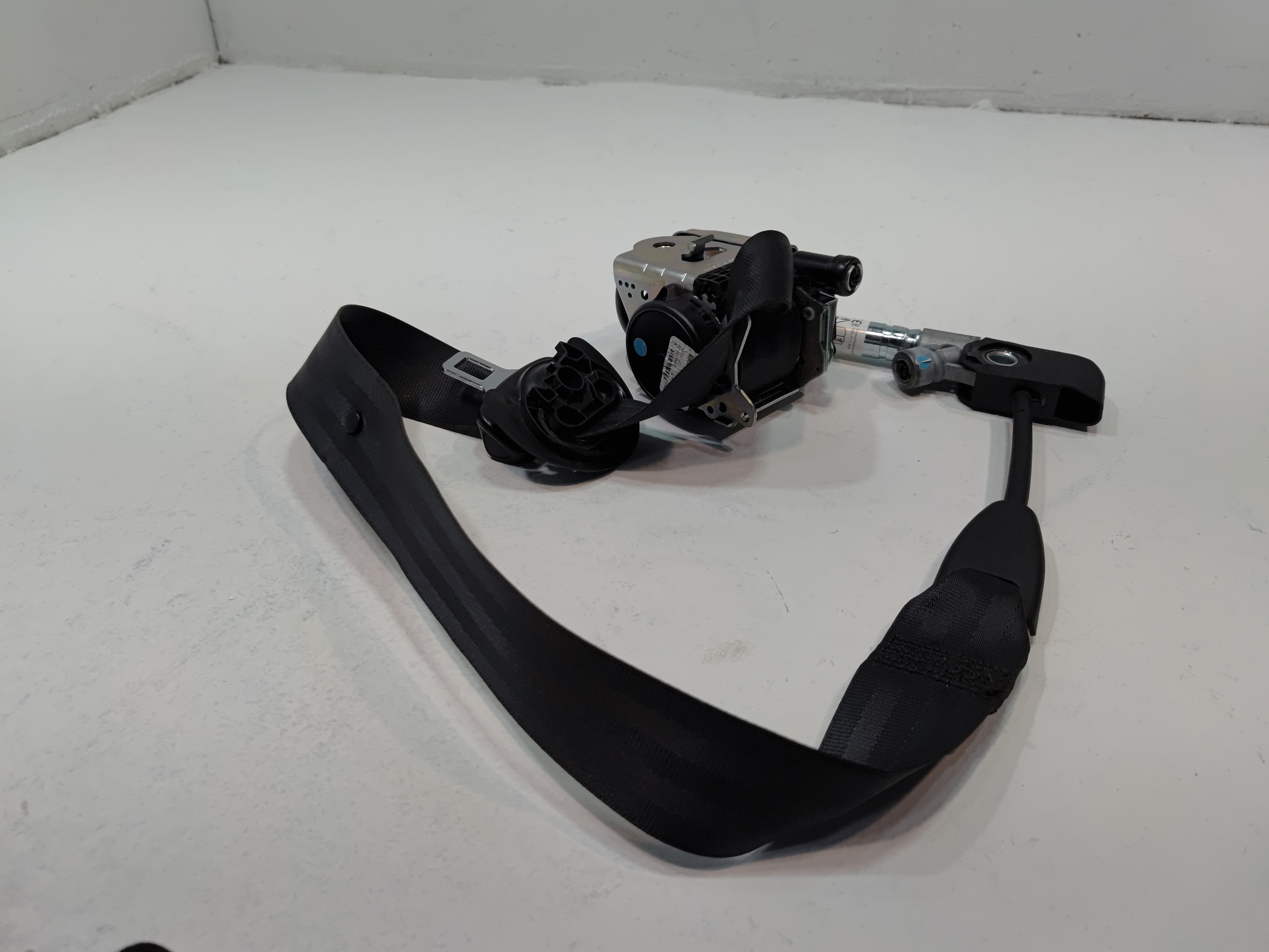 2018-2023 VOLKSWAGEN ATLAS FRONT DRIVER SIDE SEAT BELT SEATBELT RETRACTOR OEM