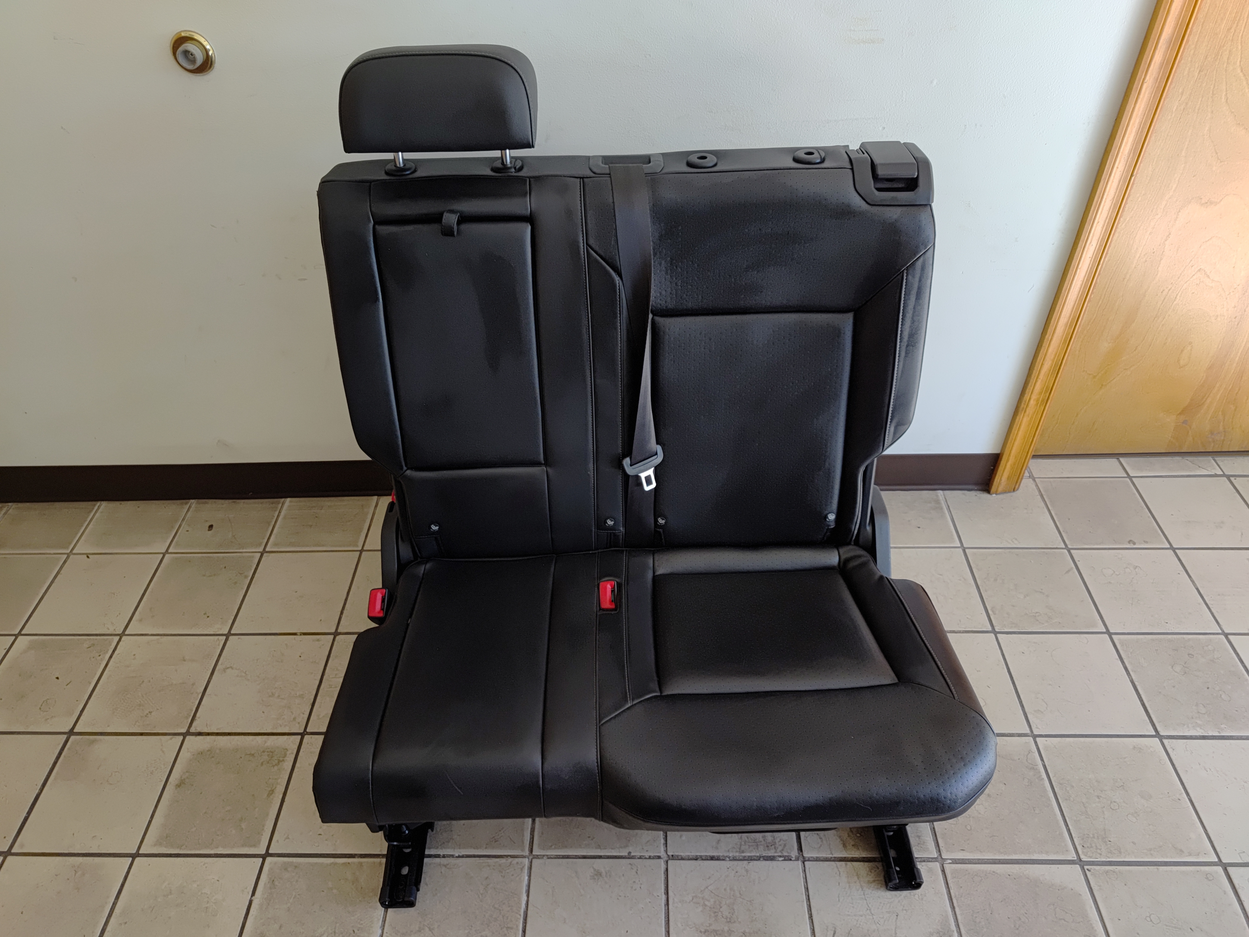 2018-2020 VOLKSWAGEN ATLAS REAR LEFT SIDE UPPER BACK CUSHION SEAT W/ ARMREST OEM