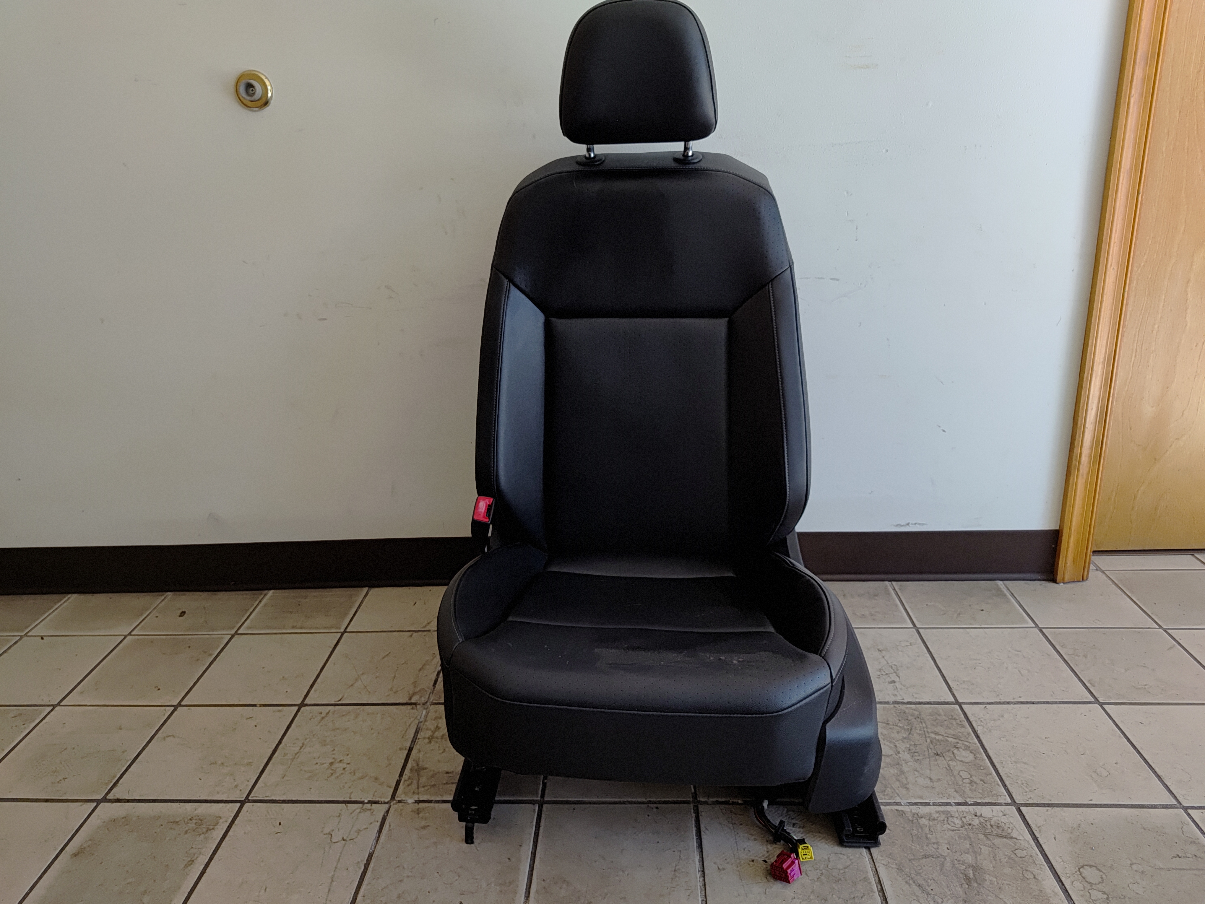 2019-2020 VOLKSWAGEN ATLAS FRONT LEFT DRIVER SIDE SEAT CUSHION BLACK OEM