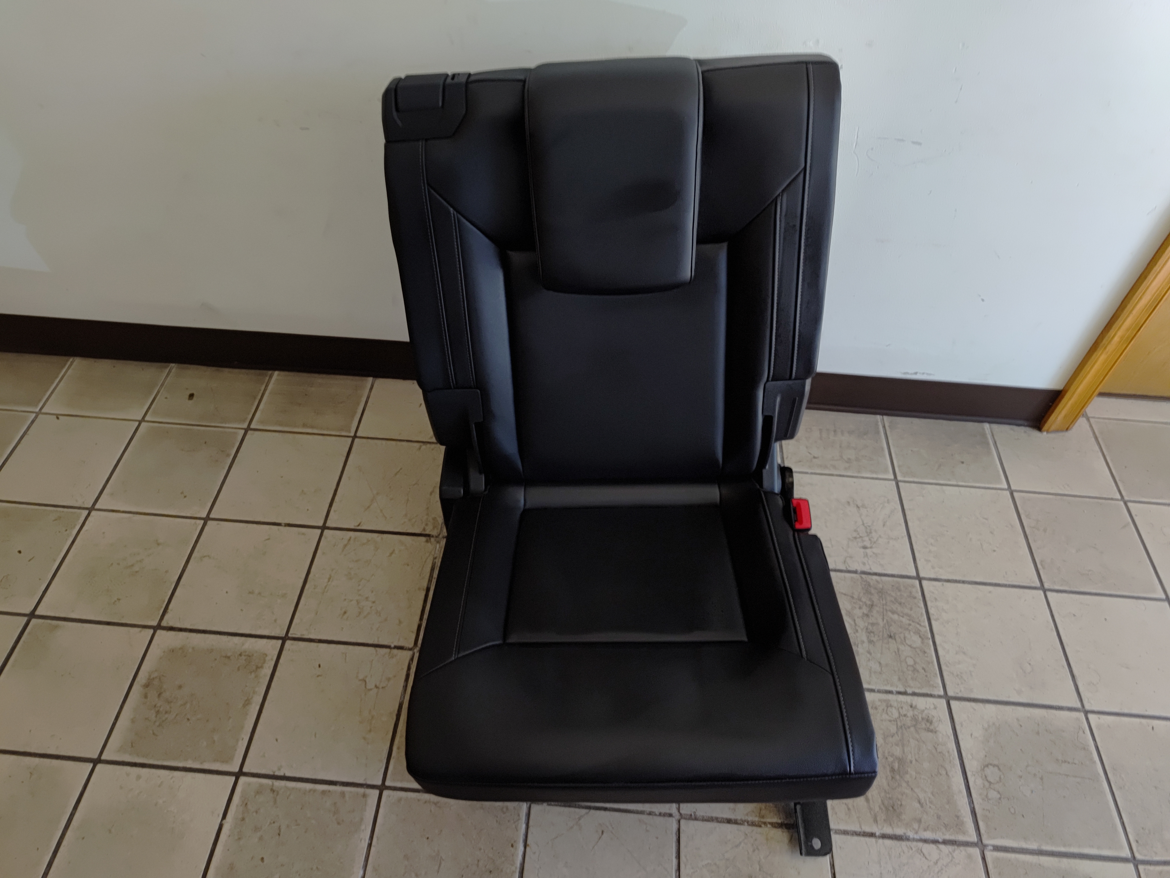 2018-2020 VOLKSWAGEN ATLAS REAR RIGHT SIDE 3RD ROW SEAT CUSHION OEM