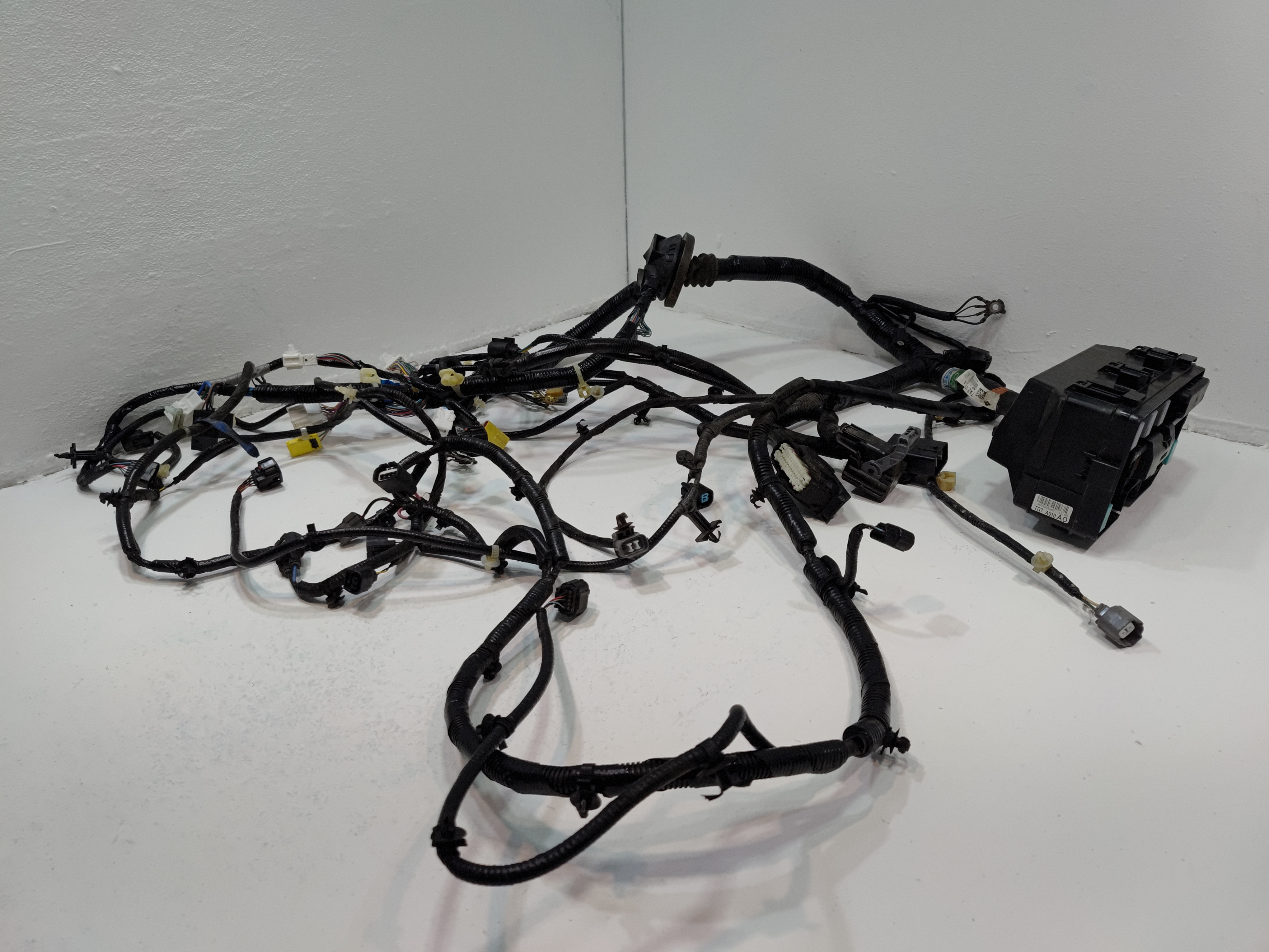2020 HONDA PILOT PASSENGER SIDE ENGINE ROOM WIRE WIRING HARNESS W/ FUSE BOX OEM 2020 HONDA PILOT PASSENGER SIDE ENGINE ROOM WIRE WIRING HARNESS W/ FUSE BOX OEM