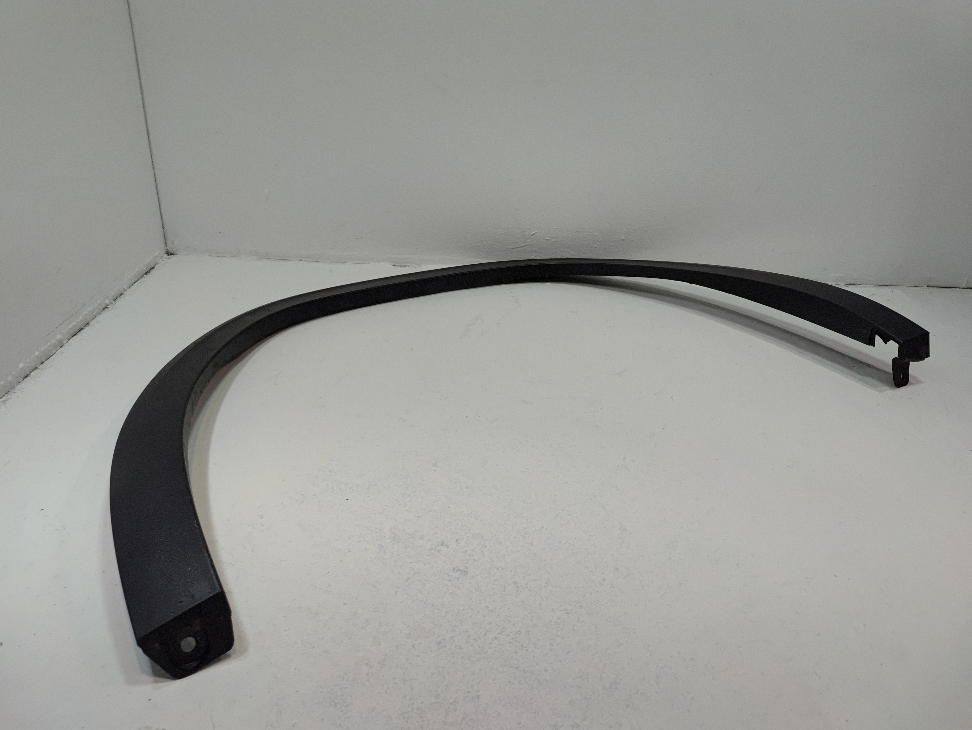 2018-2020 Volkswagen Atlas Rear Passenger Quarter Fender Wheel Molding OEM