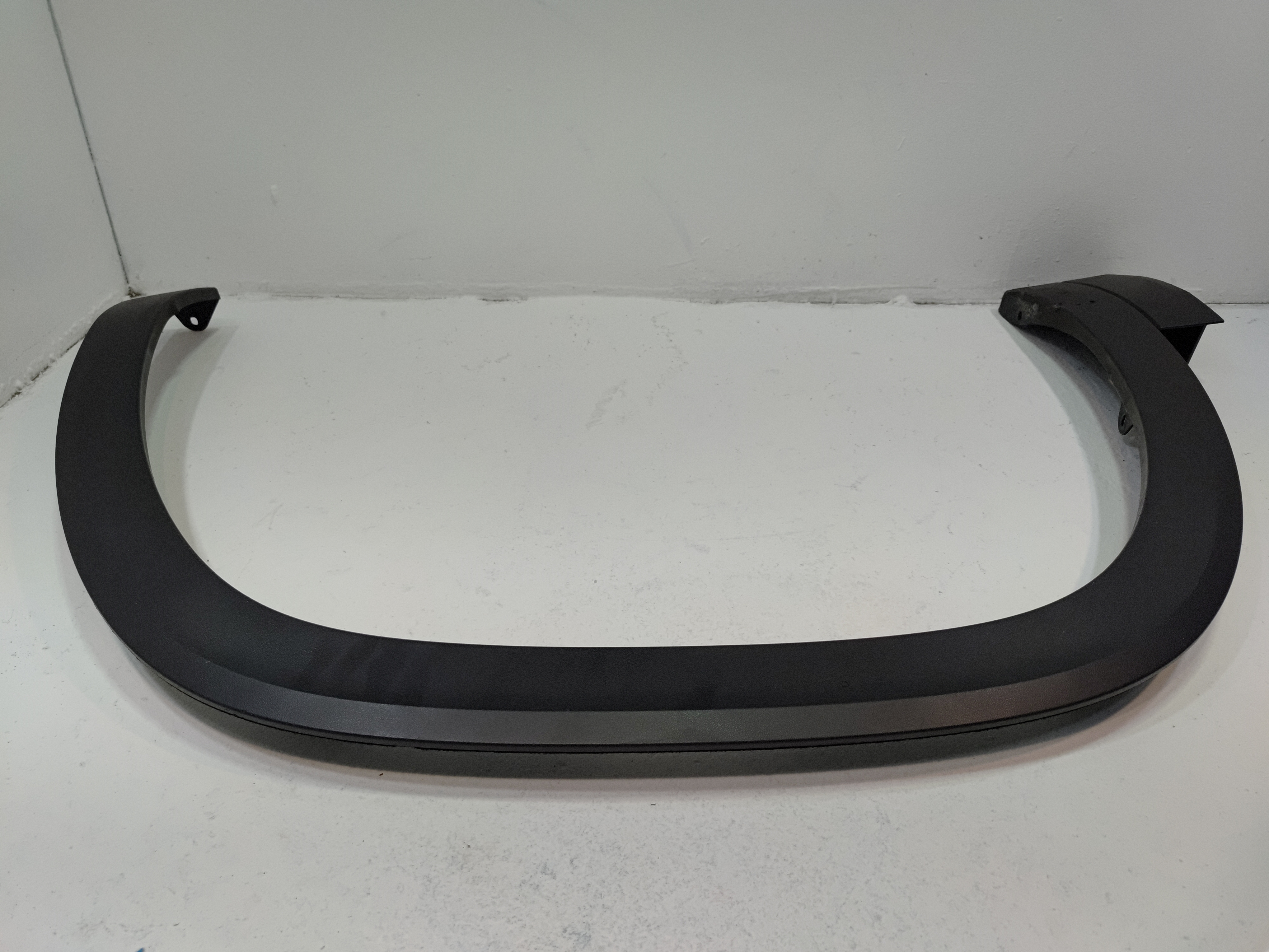 2018-2020 Volkswagen Atlas Front Right Passenger Fender Wheel Molding OEM