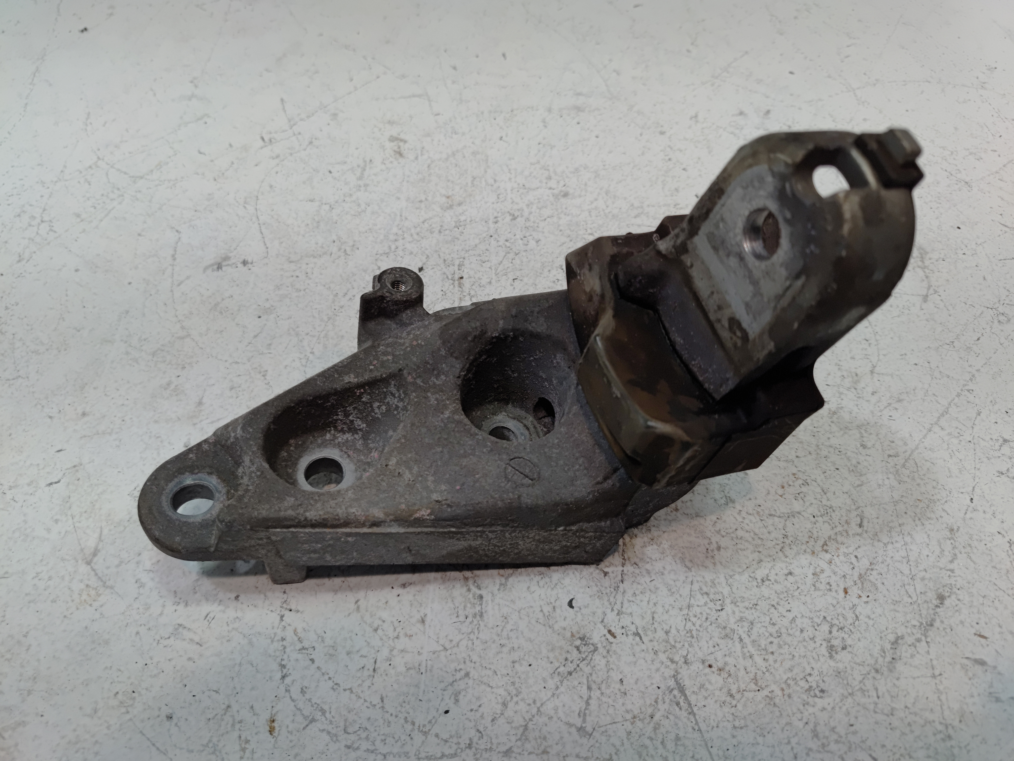 2018-2024 Toyota Camry 2.5L Engine Rear Mount Bracket OE