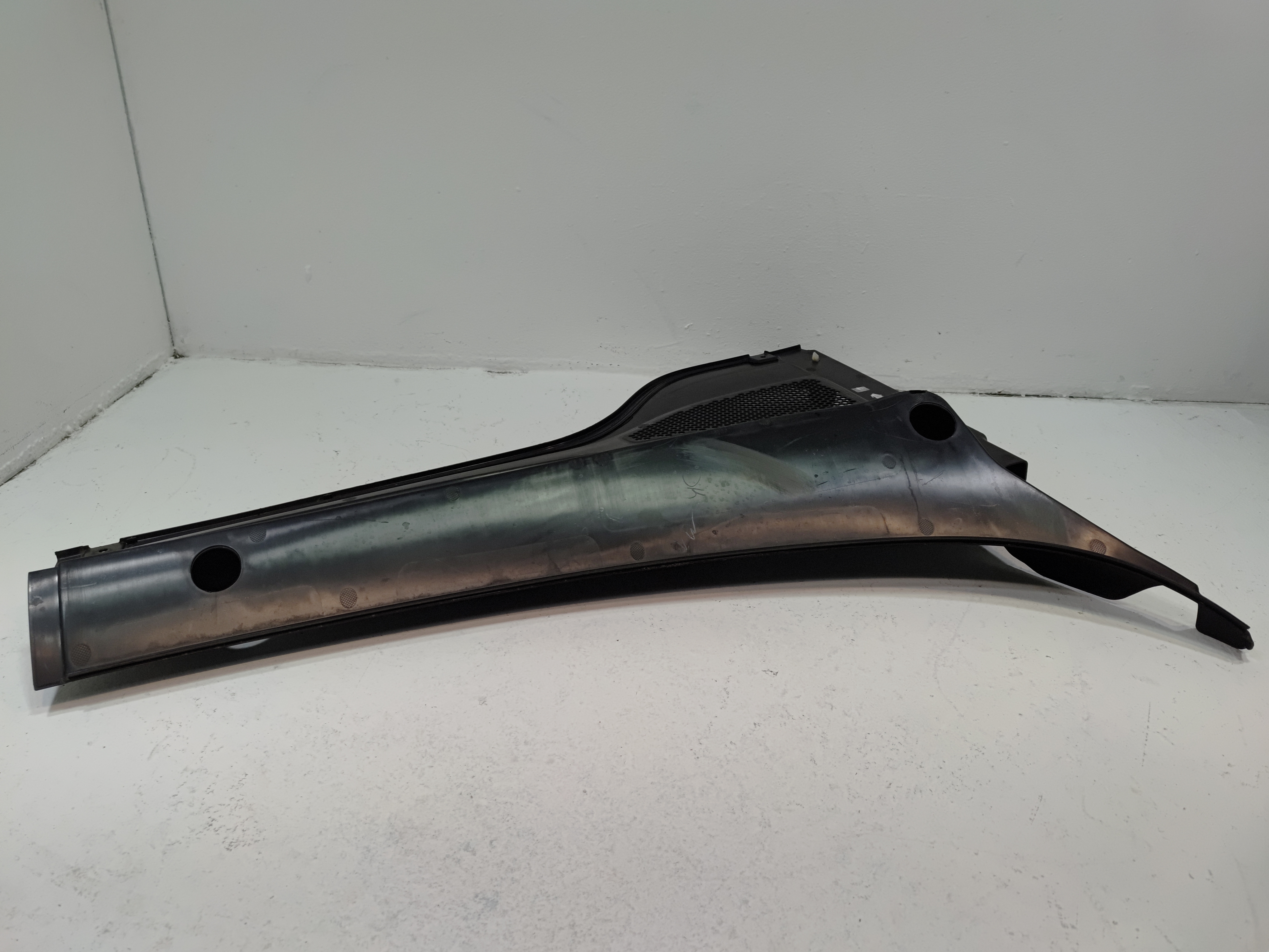 2018-2020 Volkswagen Atlas Windshield Left Side Wiper Cowl Panel Grille OEM