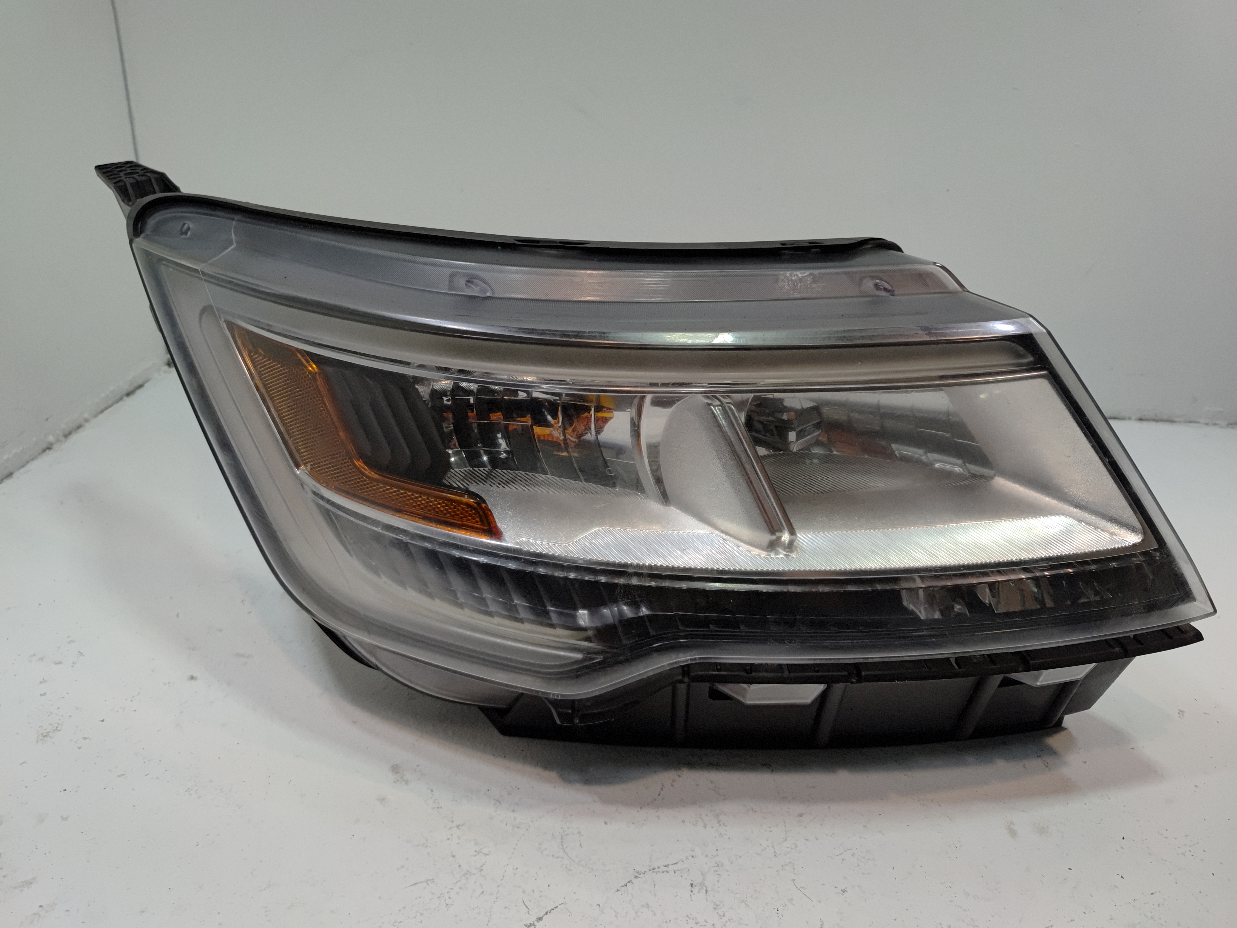 2016-2018 Ford Explorer Right Passenger Side Headlight Light Lamp RH OEM