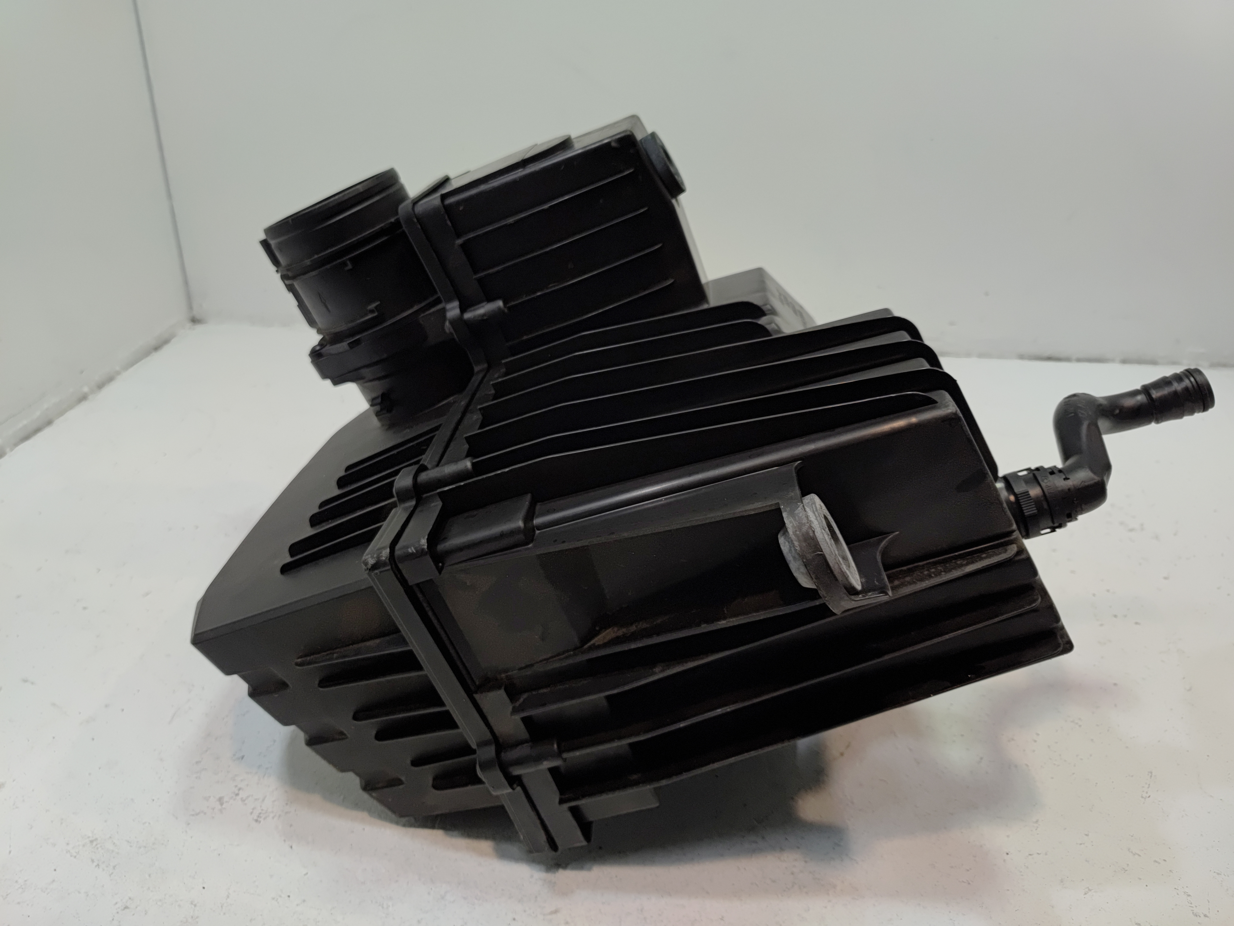 2018-2023 Volkswagen Atlas SE Air Intake Cleaner Filter Box OEM