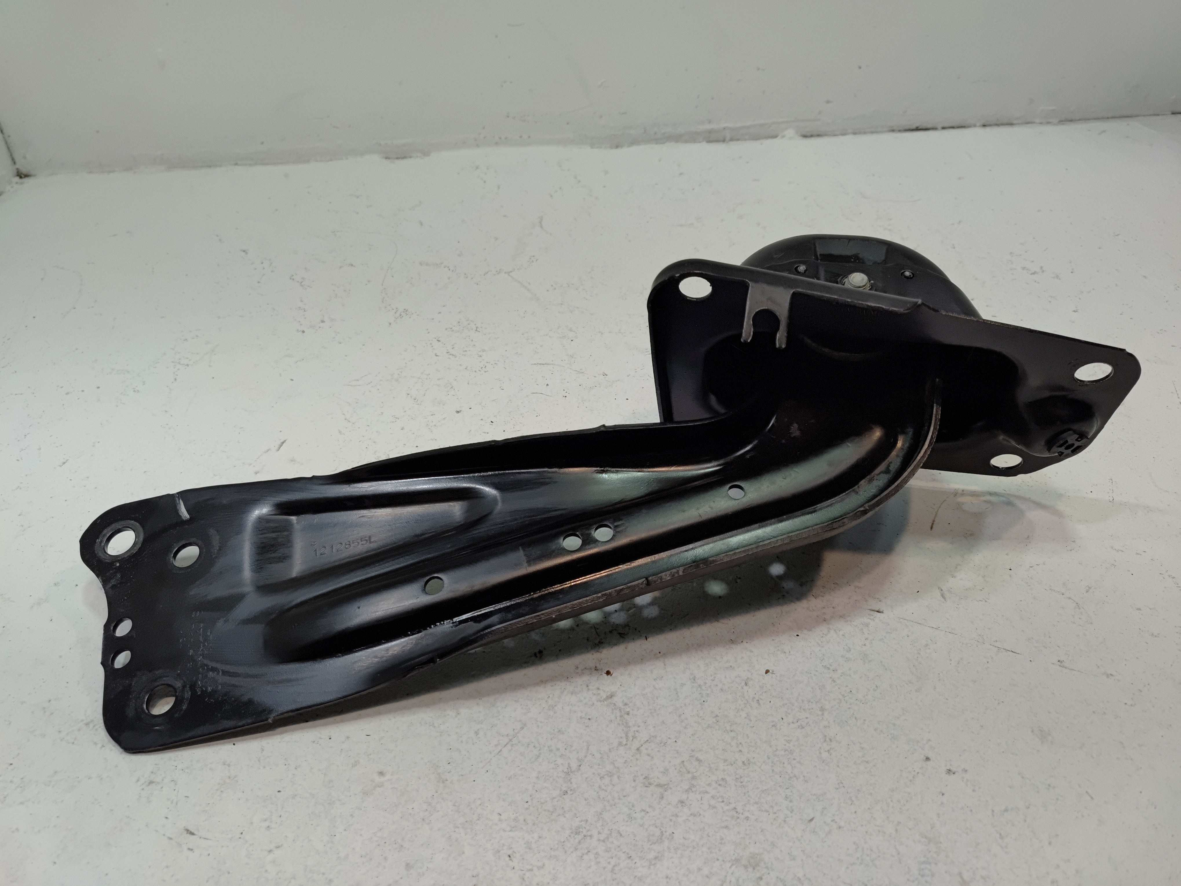 2018-2025 Volkswagen Atlas Rear Driver Side Trailing Control Arm w/Cap OEM