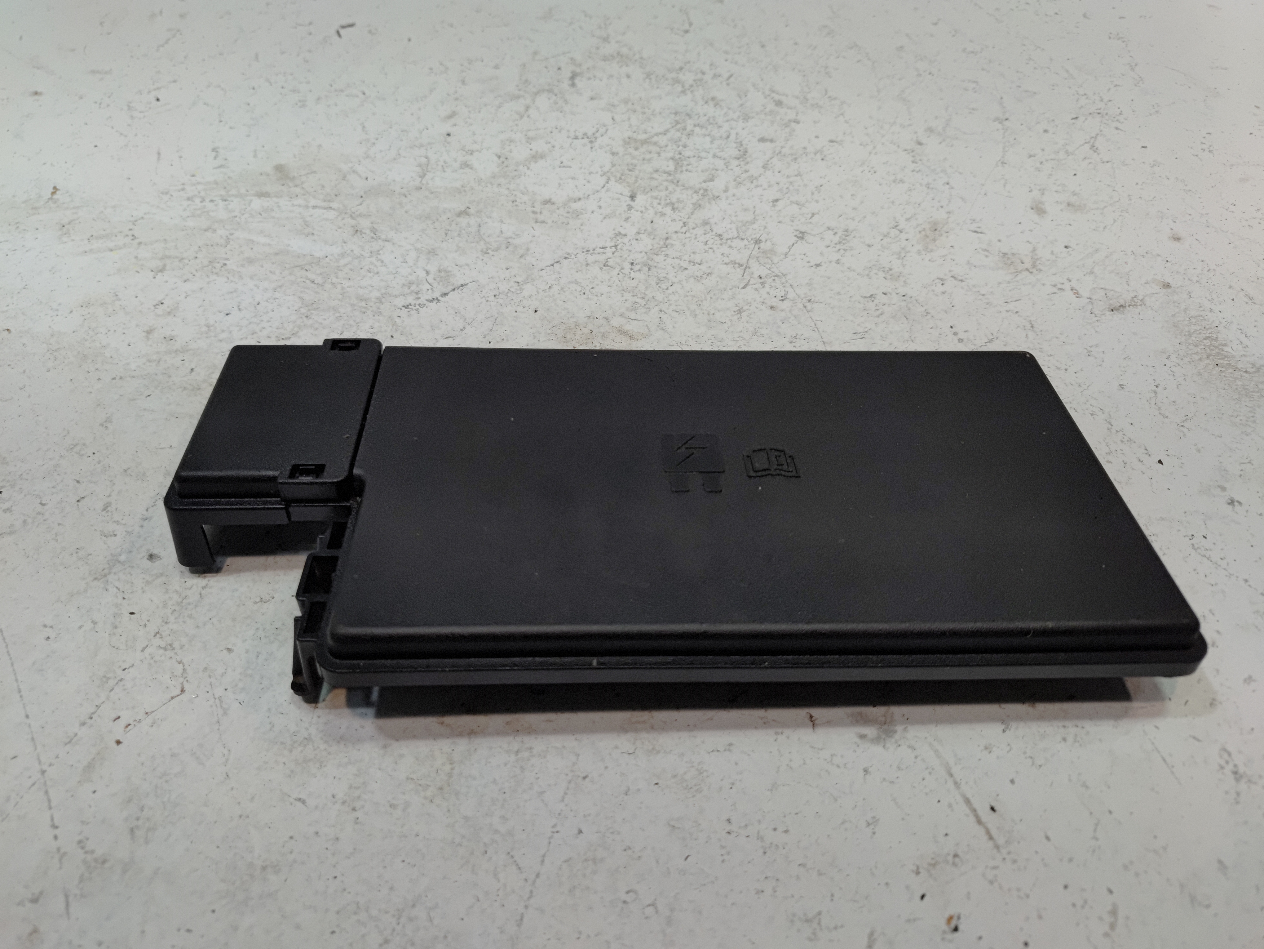 2016-2019 Ford Explorer Fuse Relay Box Upper & End Cover Lid Panel OEM