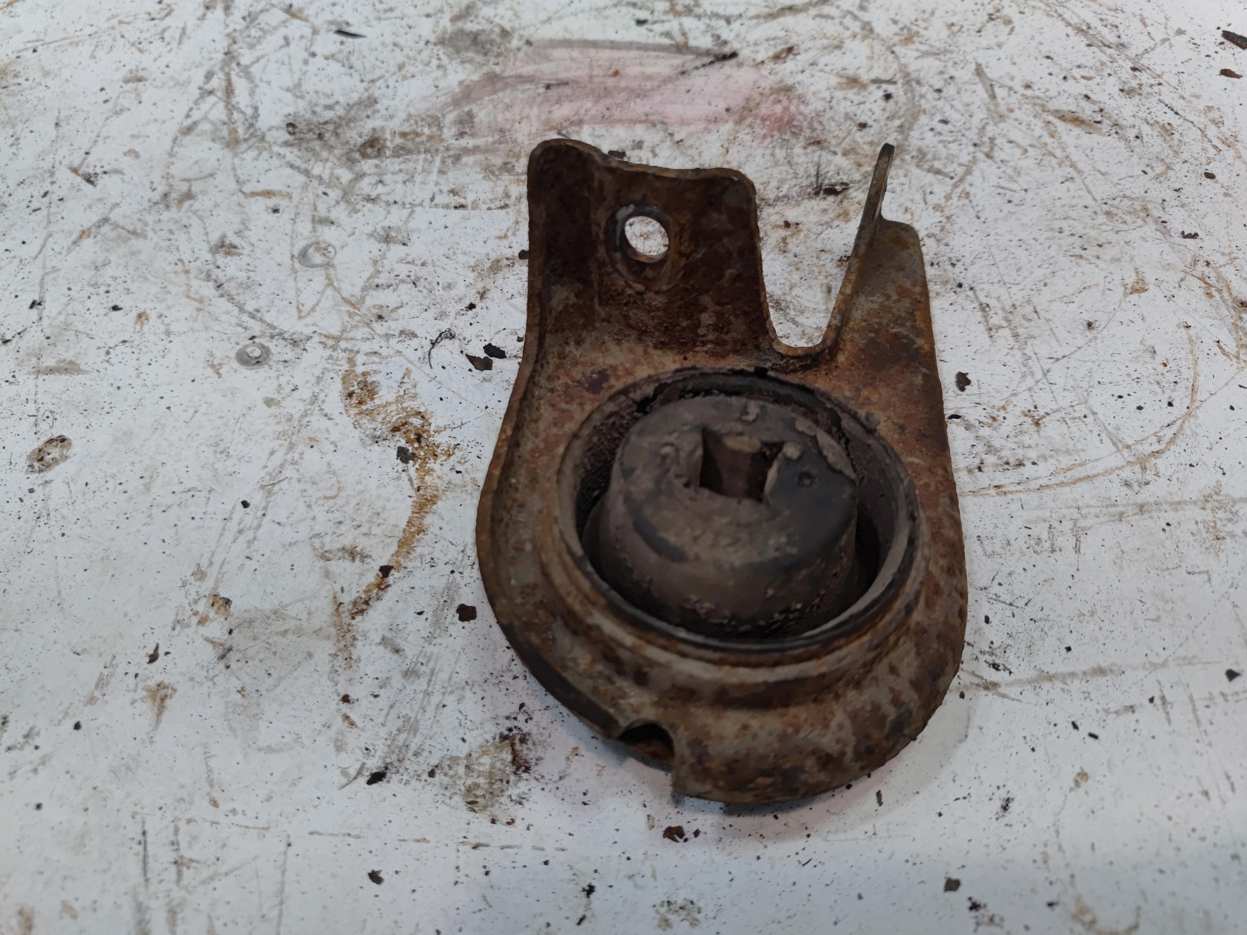 2015-2023 FORD F-150 EXHAUST PIPE FRONT BRACKET OEM