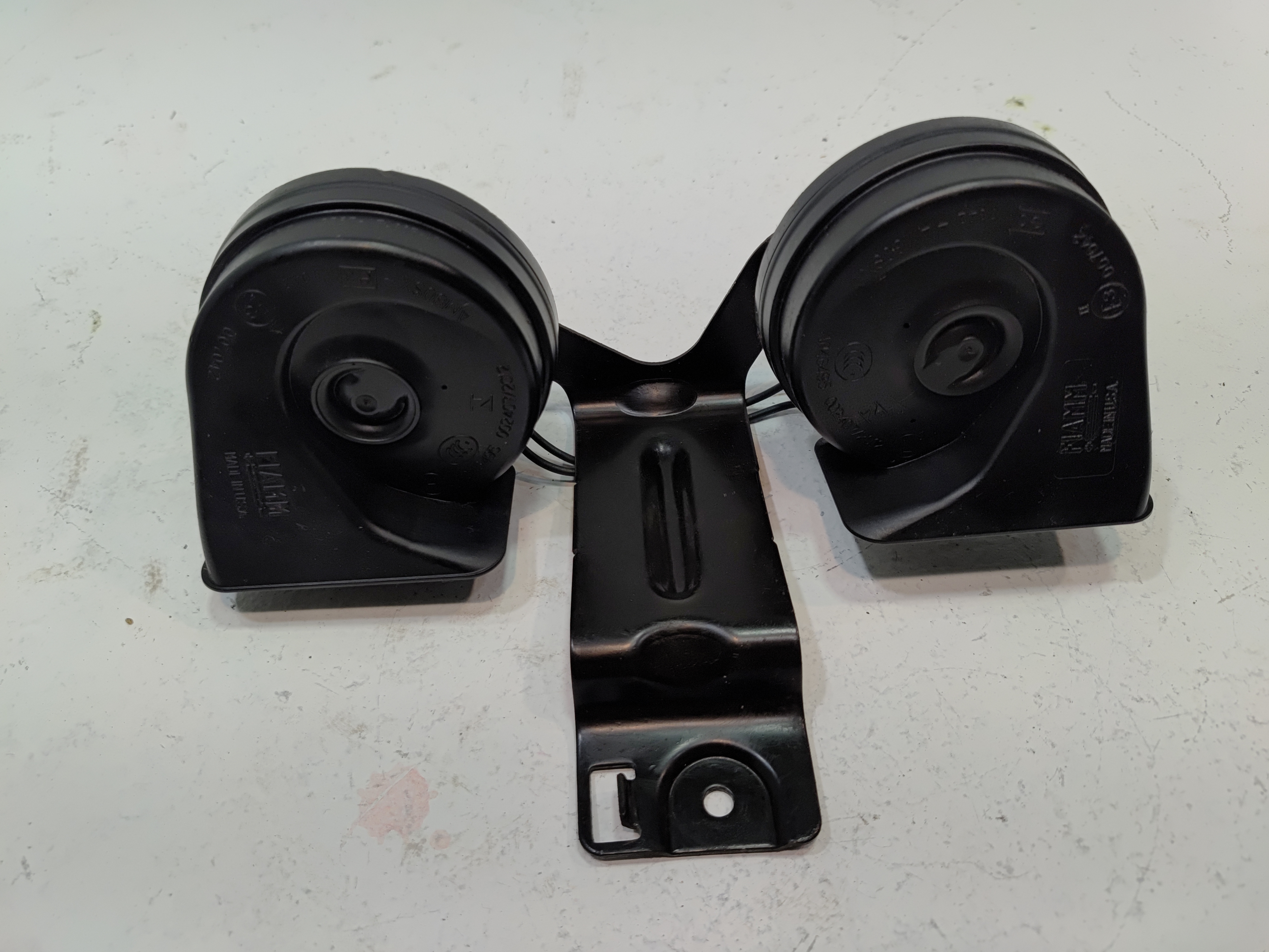 2016-2019 FORD EXPLORER HORN DUAL NOTE & MOUNTING BRACKET ASSEMBLY OEM